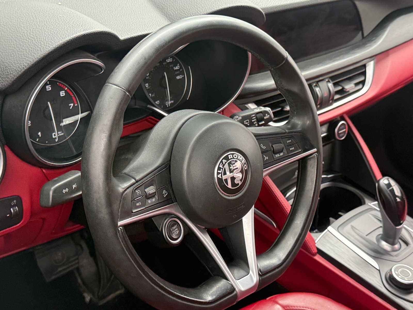 Thumbnail: 2019 Alfa Romeo Stelvio - 4