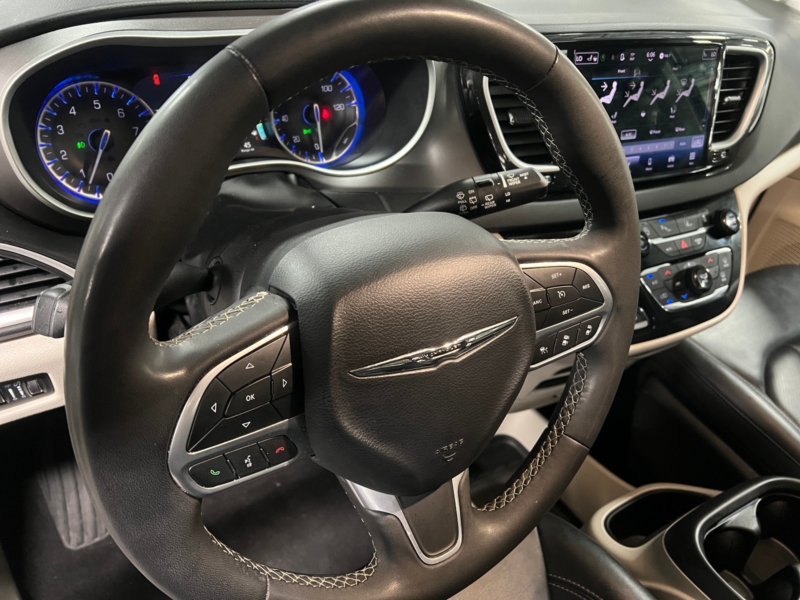Thumbnail: 2024 Chrysler Pacifica - 4