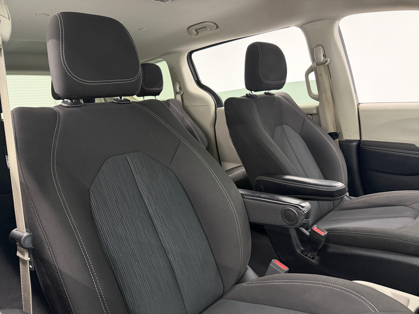 Thumbnail: 2021 Chrysler Voyager - 2