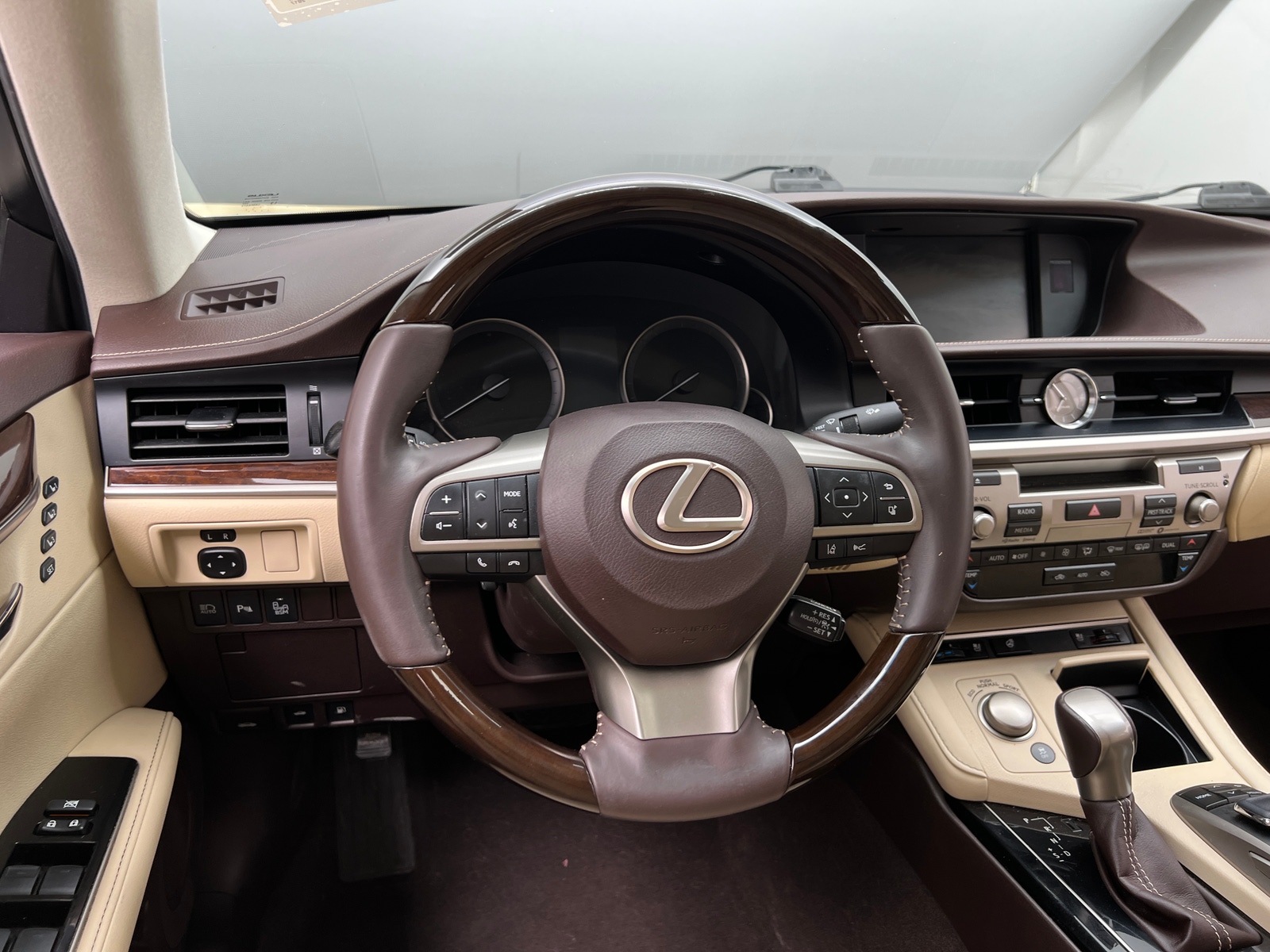 Thumbnail: 2017 Lexus ES - 4