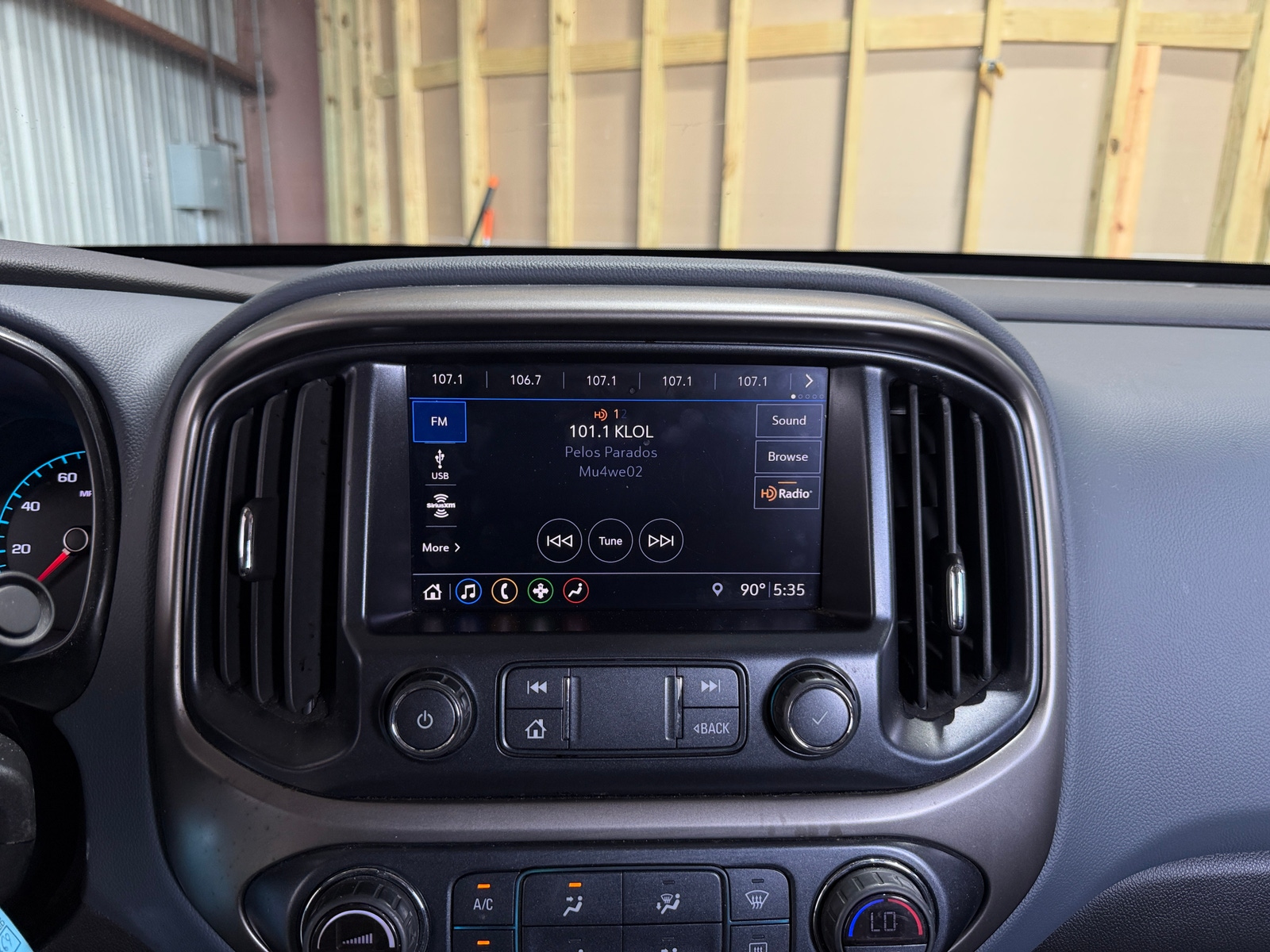 Thumbnail: 2021 Chevrolet Colorado - 3