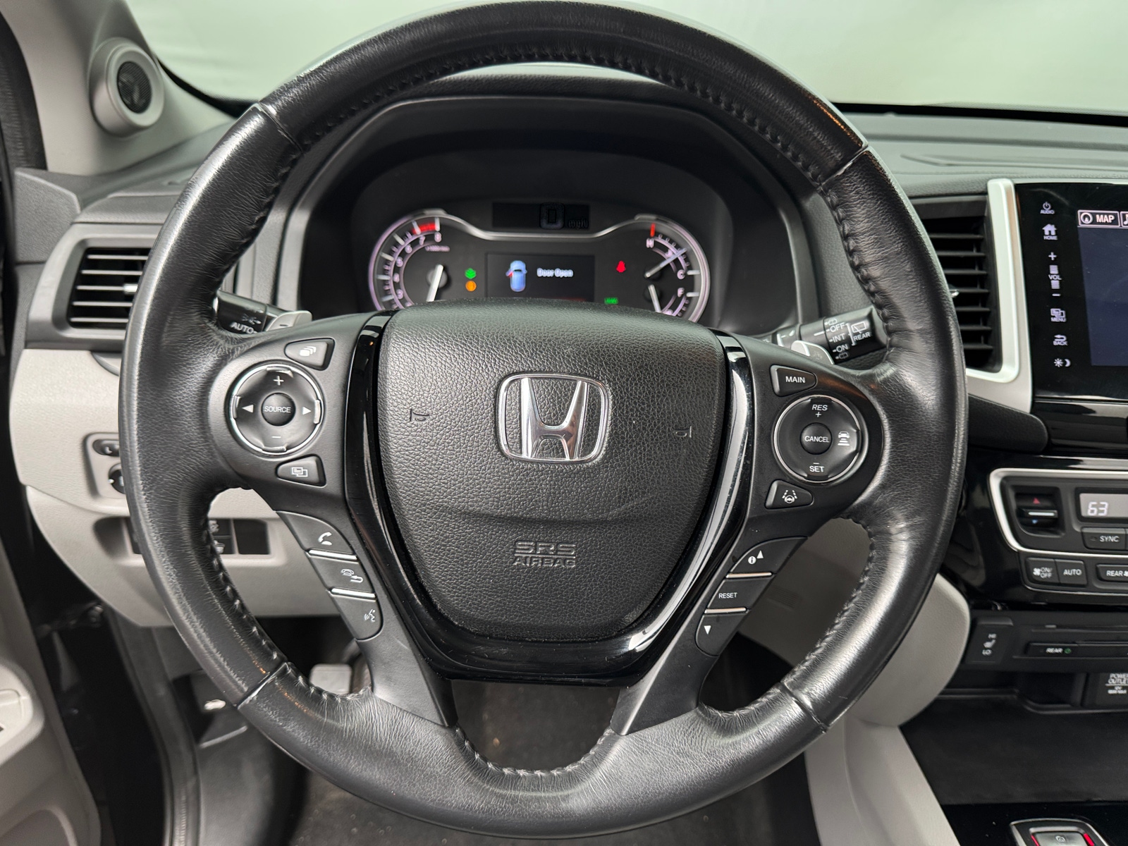 Thumbnail: 2017 Honda Pilot - 4