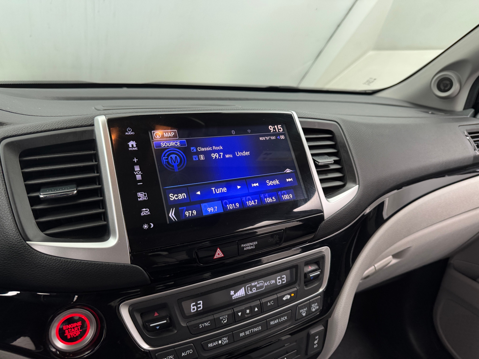 Thumbnail: 2017 Honda Pilot - 3