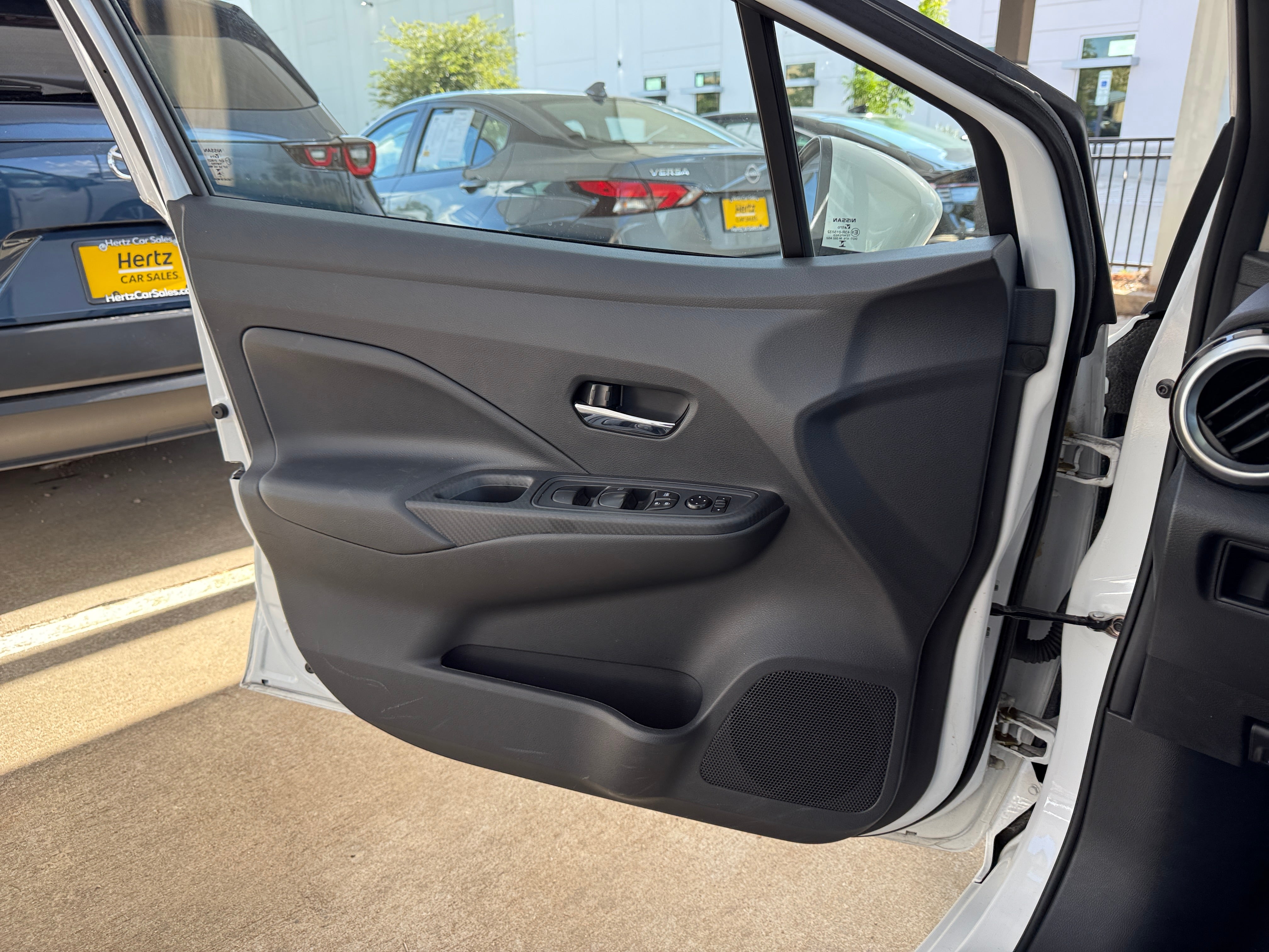 2025 Nissan Versa Sedan SV - Photo 6