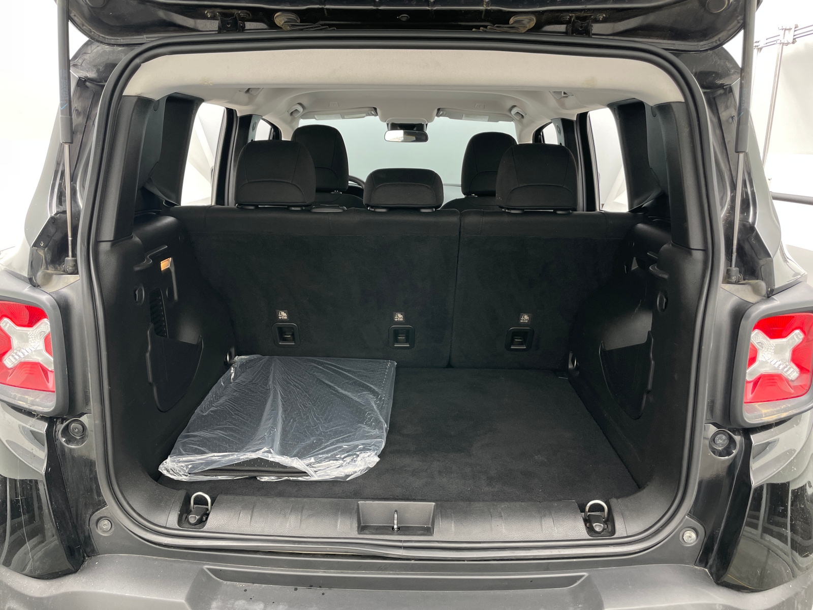 Thumbnail: 2021 Jeep Renegade - 7