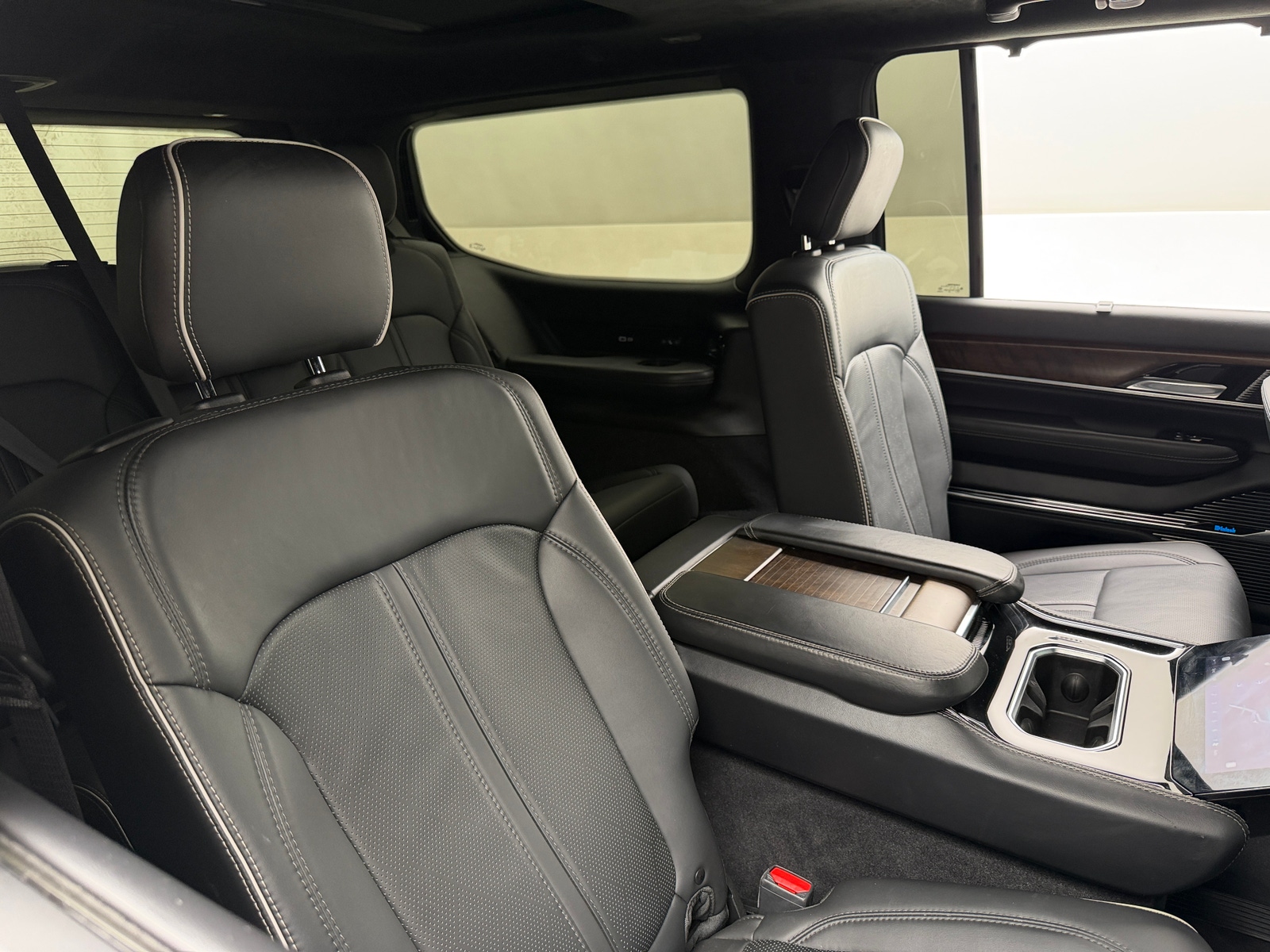 Thumbnail: 2023 Jeep Grand Wagoneer - 5