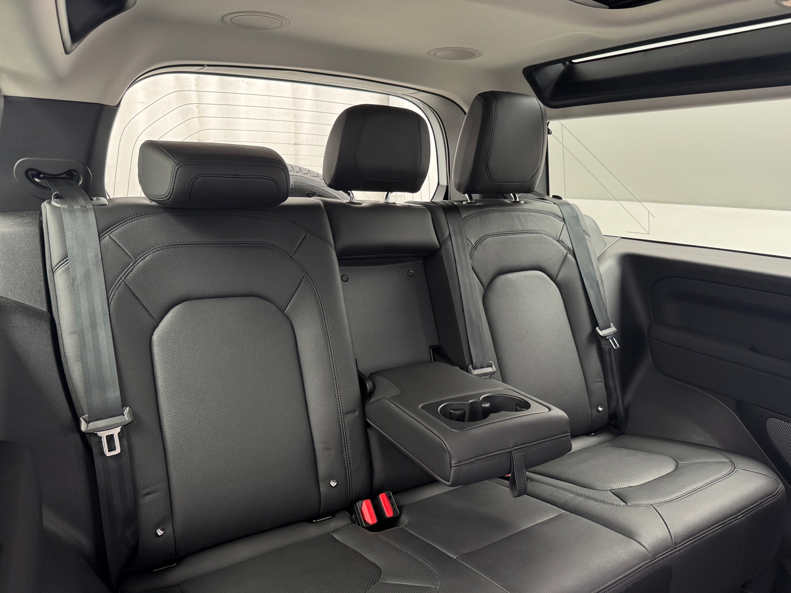 Thumbnail: 2023 Land Rover Defender - 6