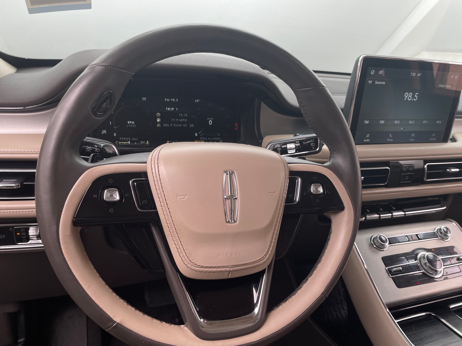 Thumbnail: 2023 Lincoln Aviator - 4