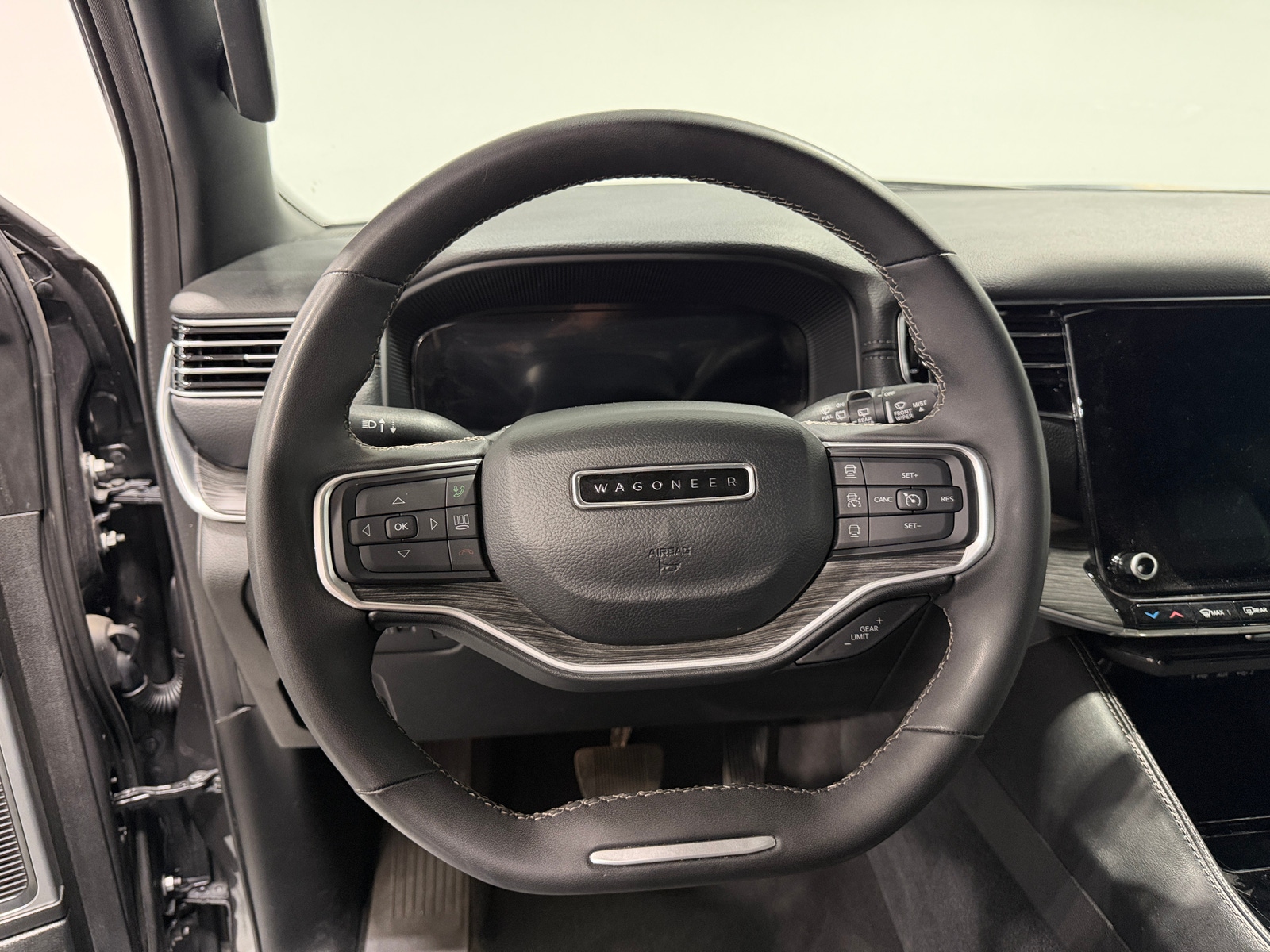 Thumbnail: 2024 Jeep Wagoneer - 4