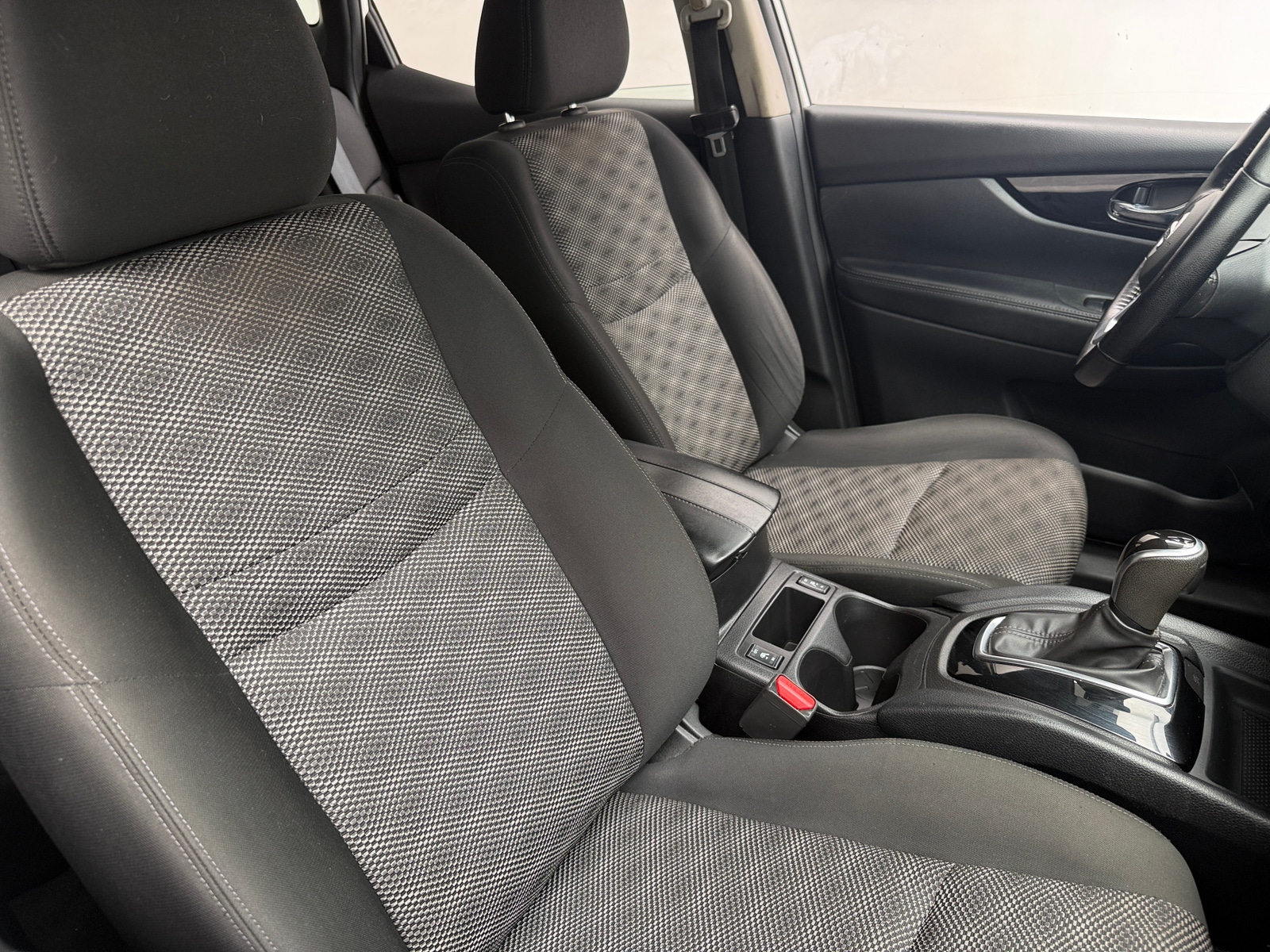 Thumbnail: 2021 Nissan Rogue Sport - 2