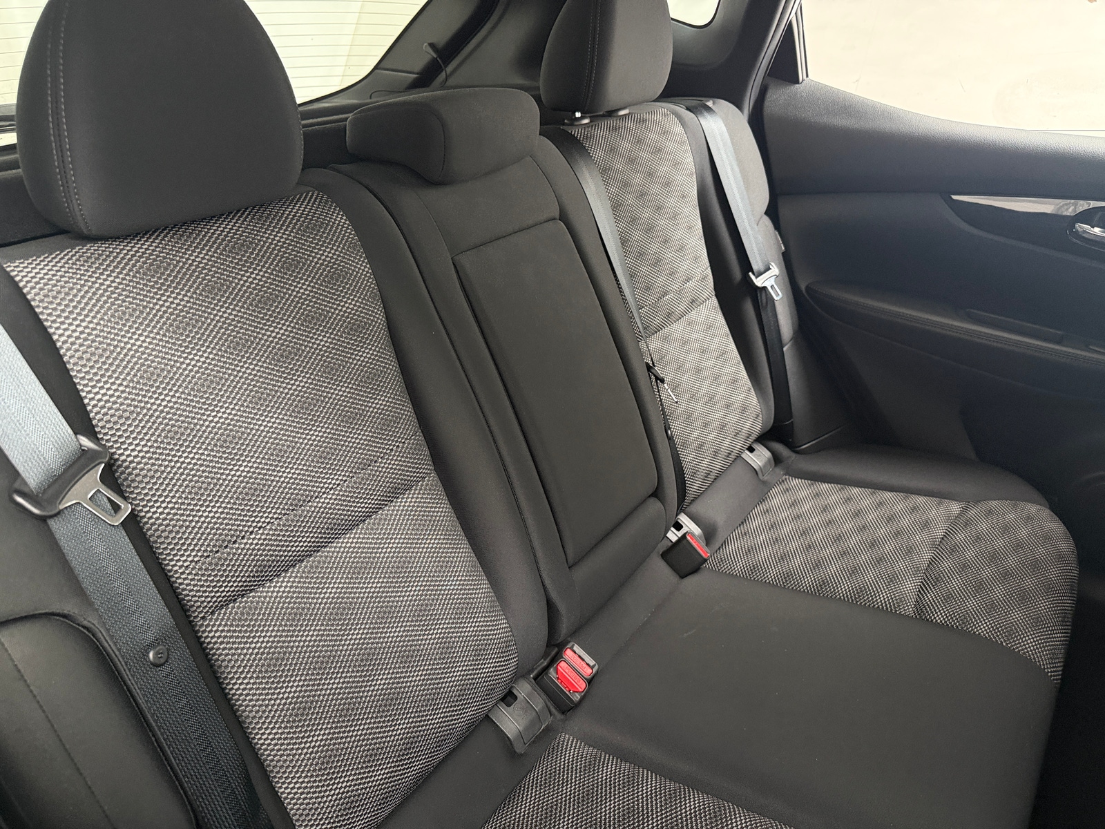 Thumbnail: 2021 Nissan Rogue Sport - 6