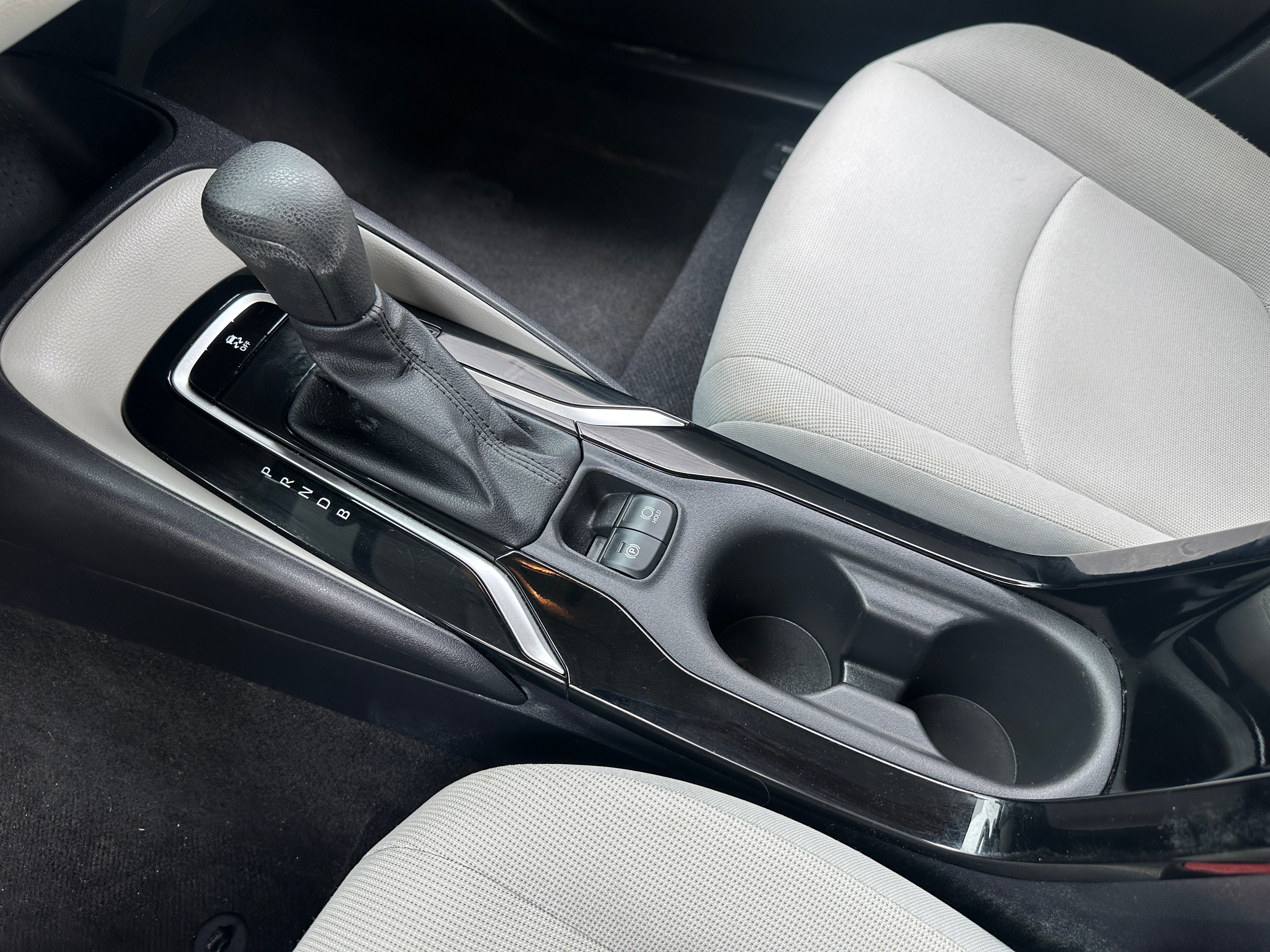 2022 Toyota Corolla LE - Photo 4