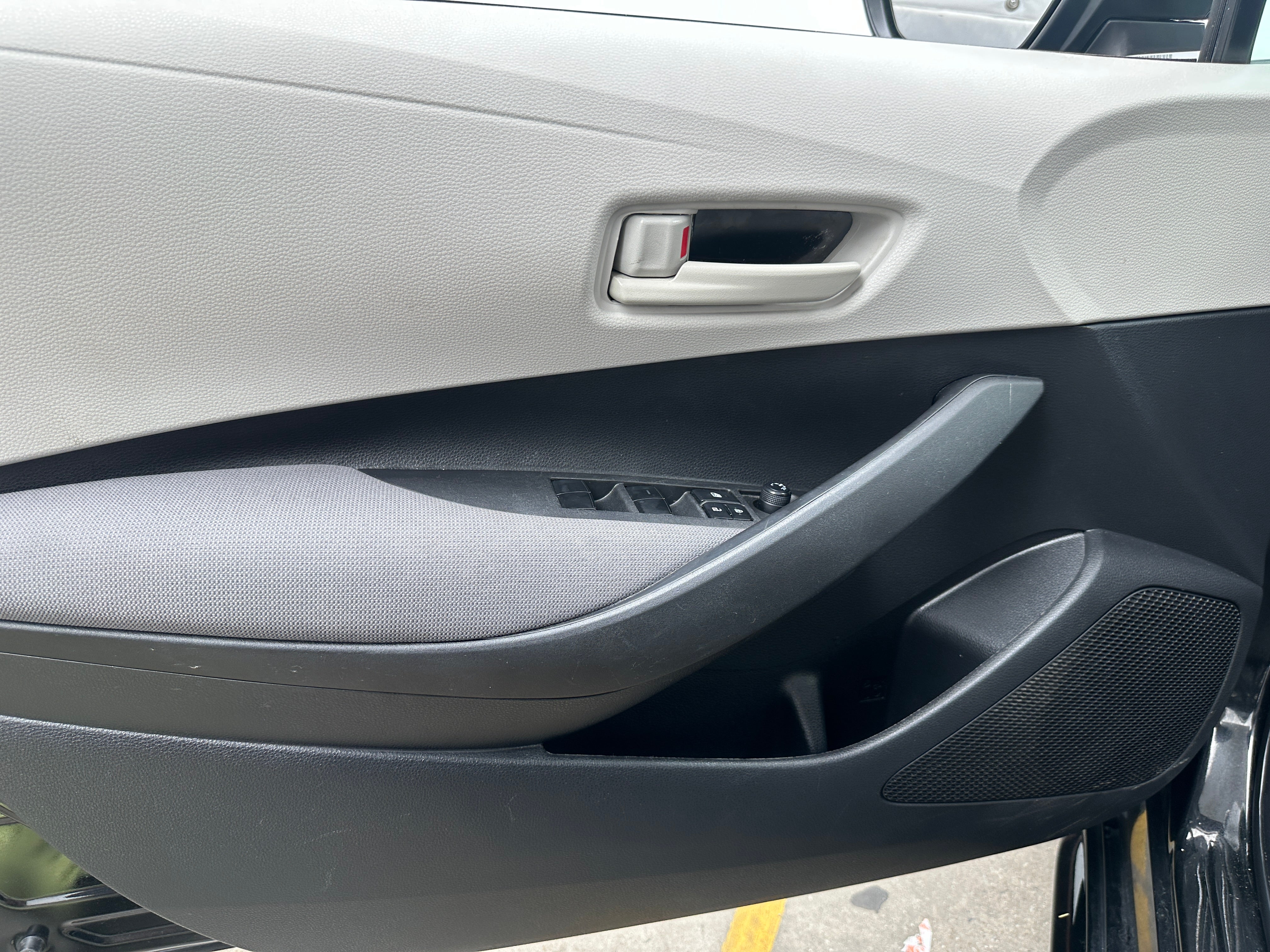 2022 Toyota Corolla LE - Photo 3