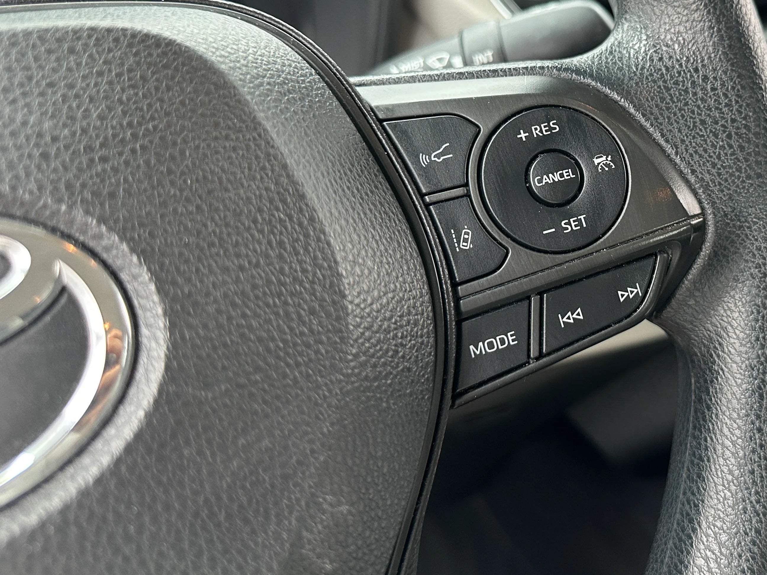 2022 Toyota Corolla LE - Photo 11