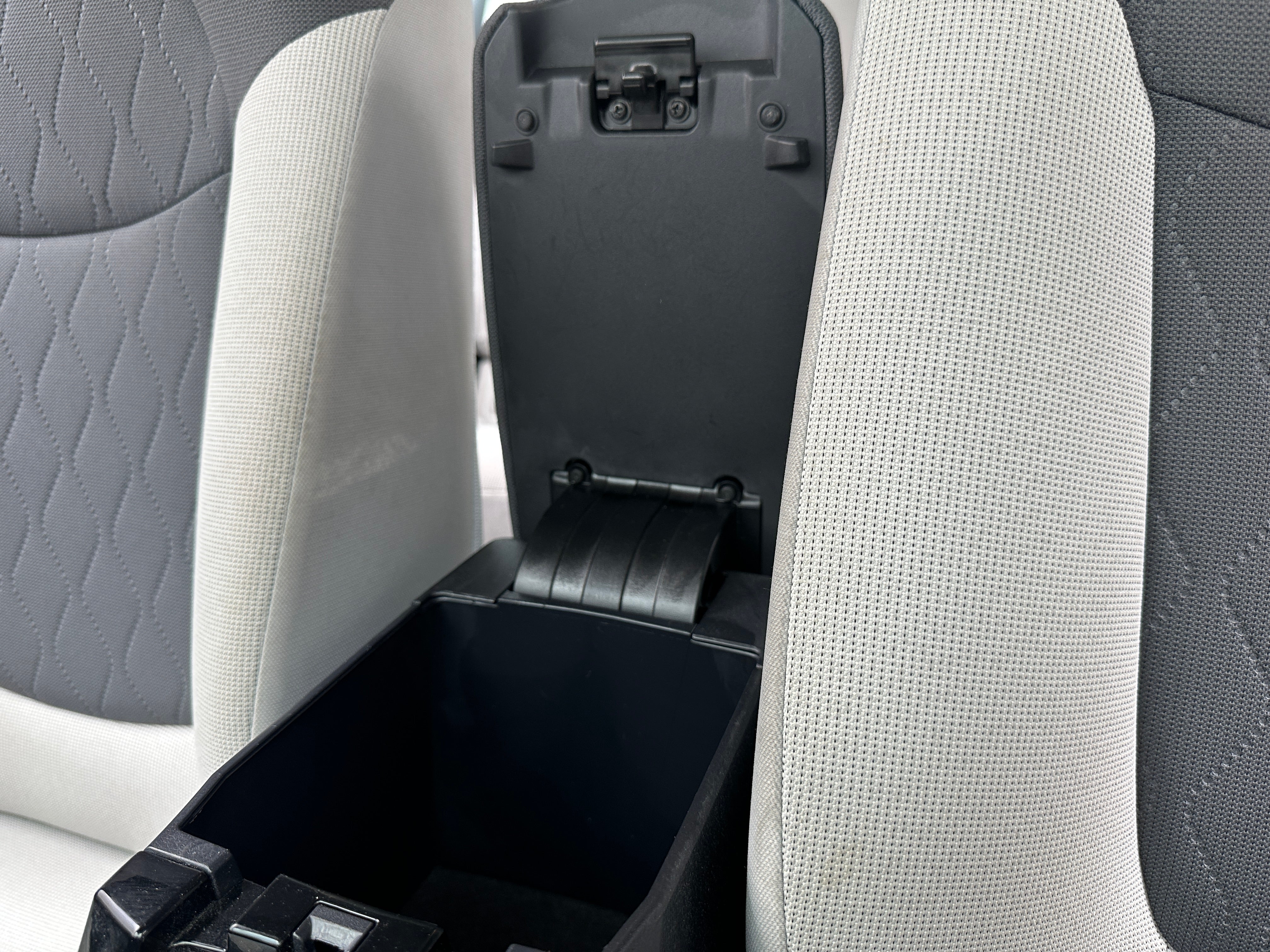 2022 Toyota Corolla LE - Photo 15