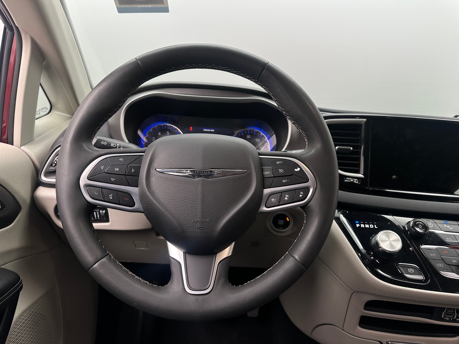Thumbnail: 2023 Chrysler Pacifica - 4