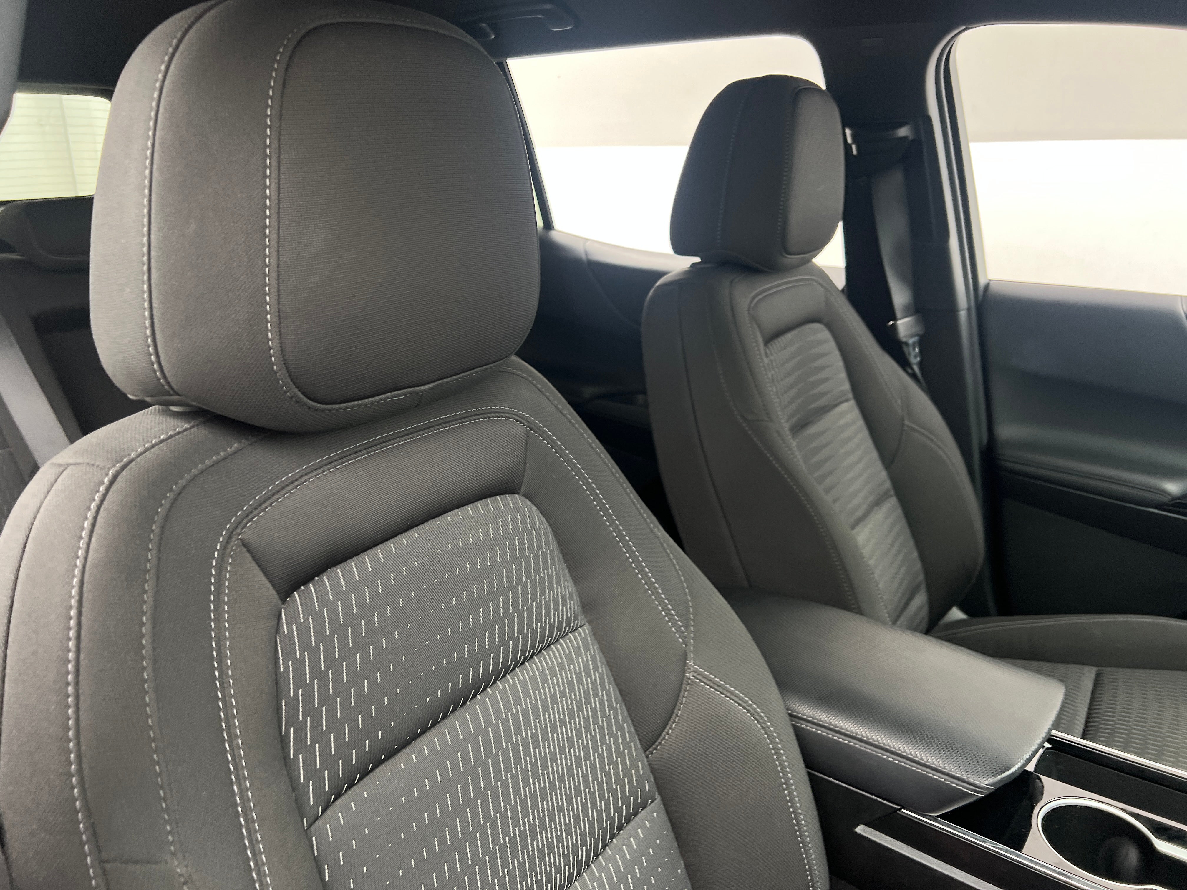 2025 Chevrolet Equinox LT - Photo 2
