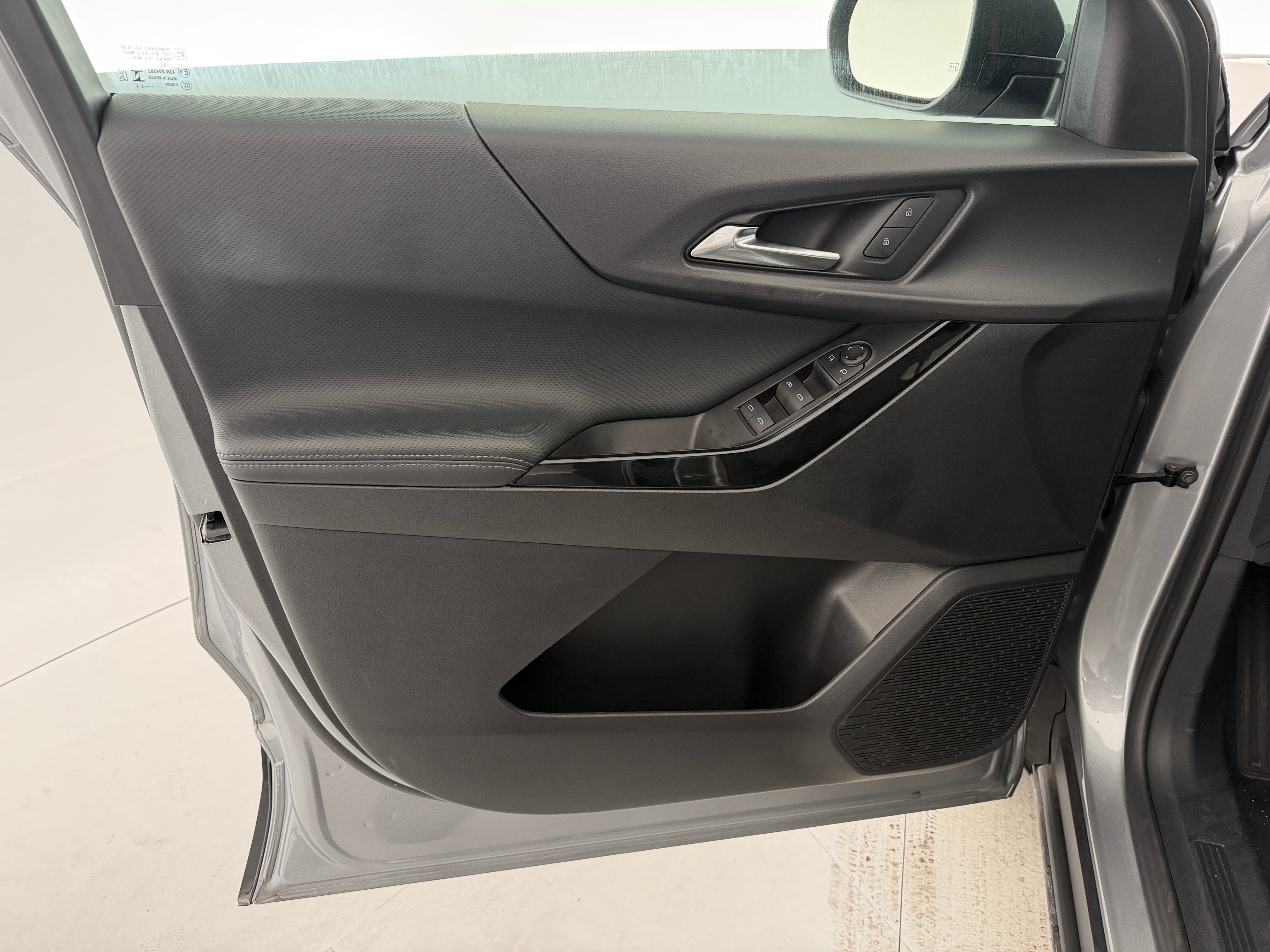 2025 Chevrolet Equinox LT - Photo 9