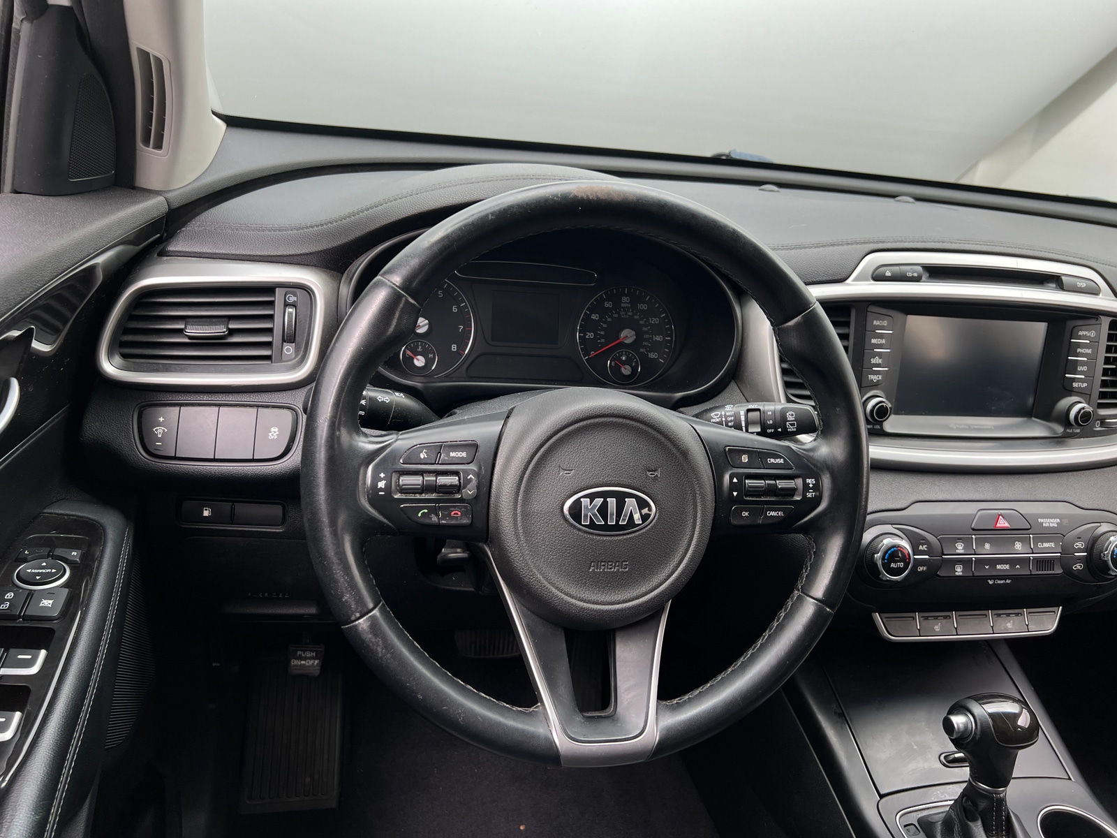 Thumbnail: 2017 Kia Sorento - 4