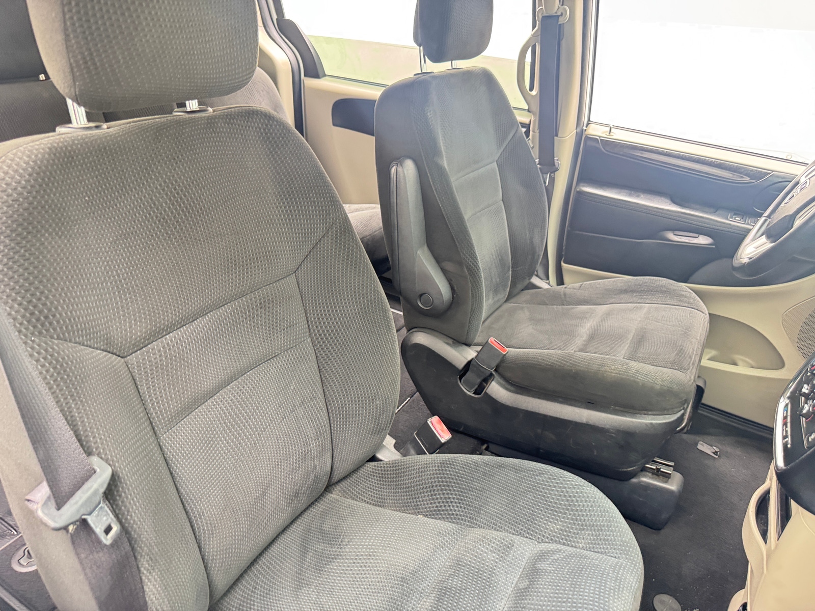 Thumbnail: 2017 Dodge Grand Caravan - 2