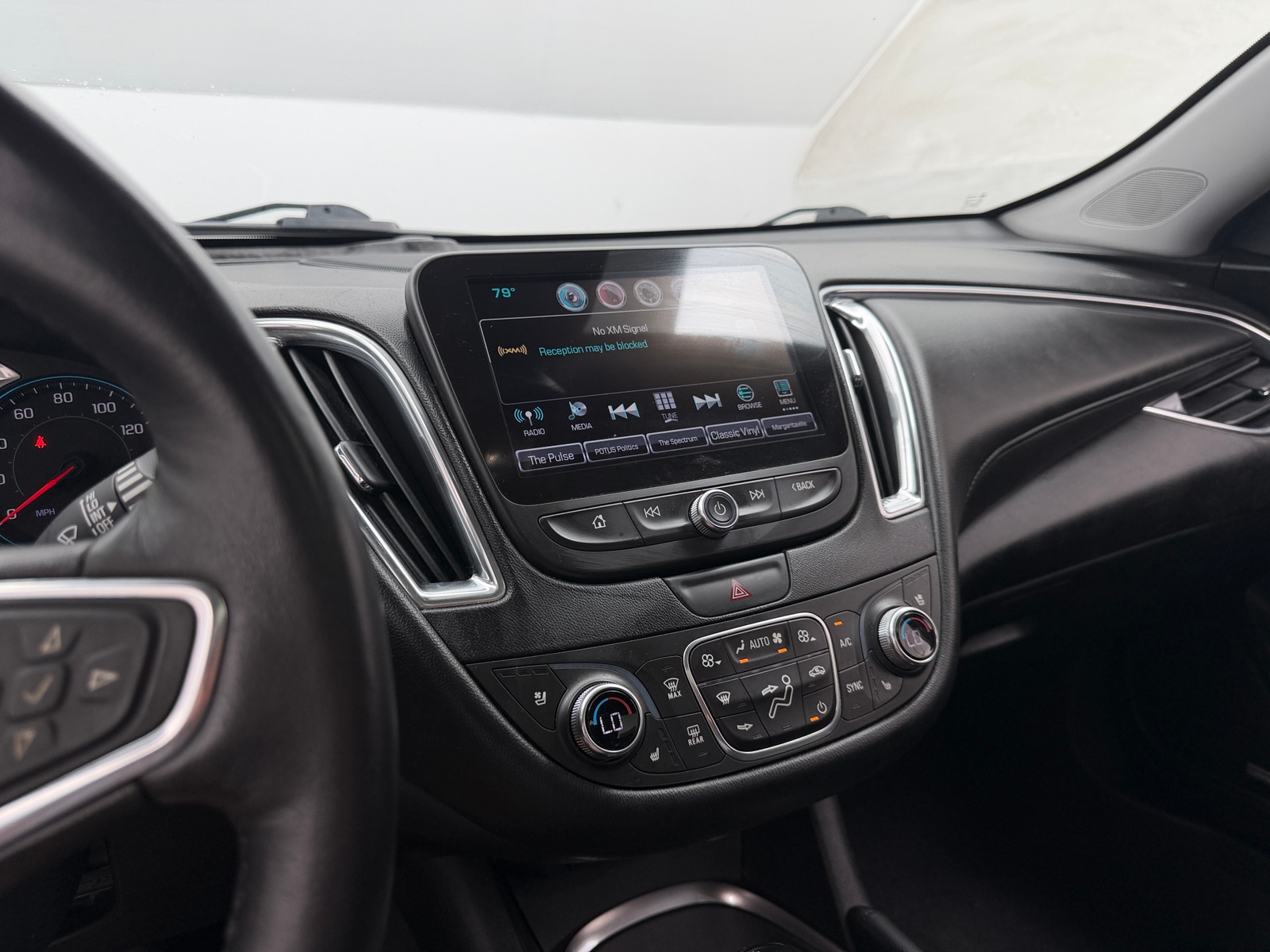 Thumbnail: 2016 Chevrolet Malibu - 3