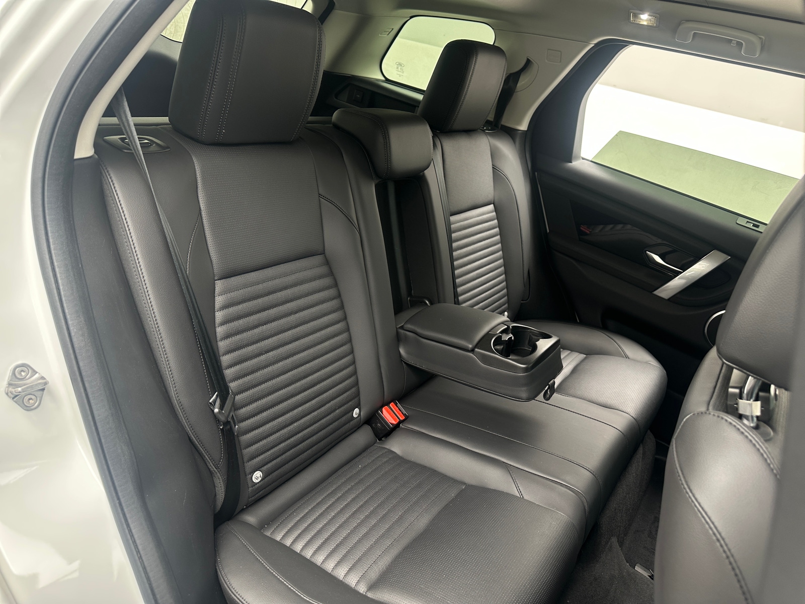 Thumbnail: 2023 Land Rover Discovery Sport - 5