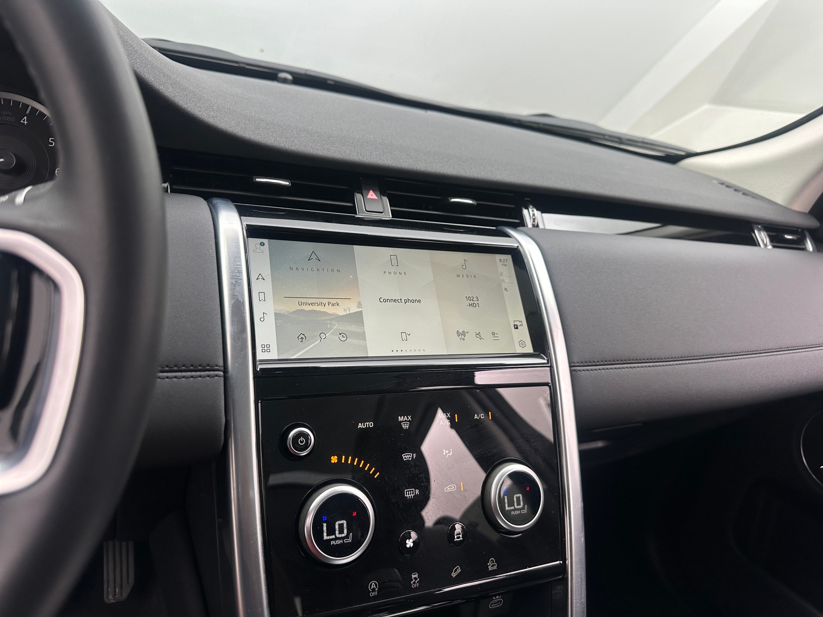 Thumbnail: 2023 Land Rover Discovery Sport - 3