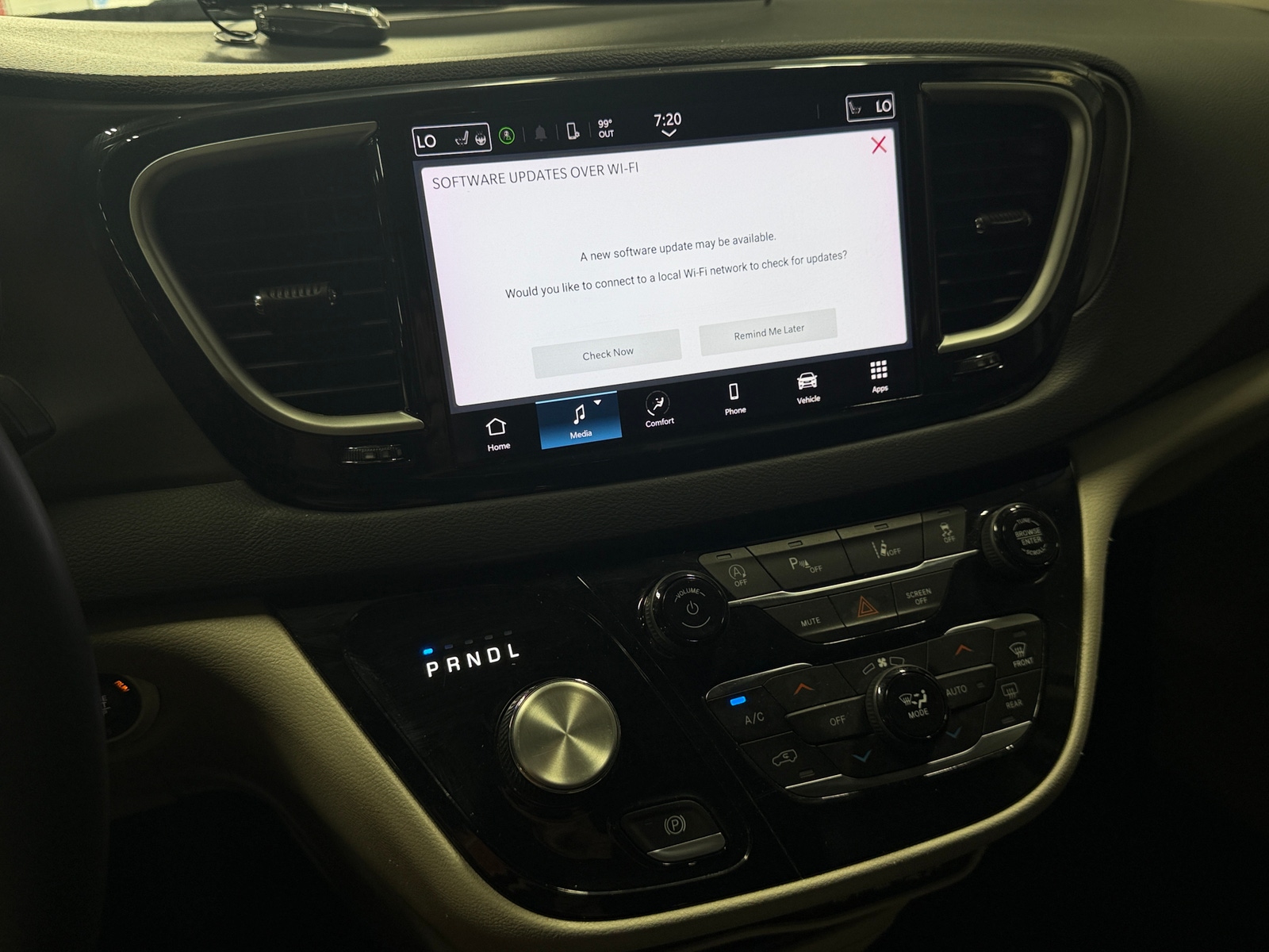 Thumbnail: 2023 Chrysler Pacifica - 3
