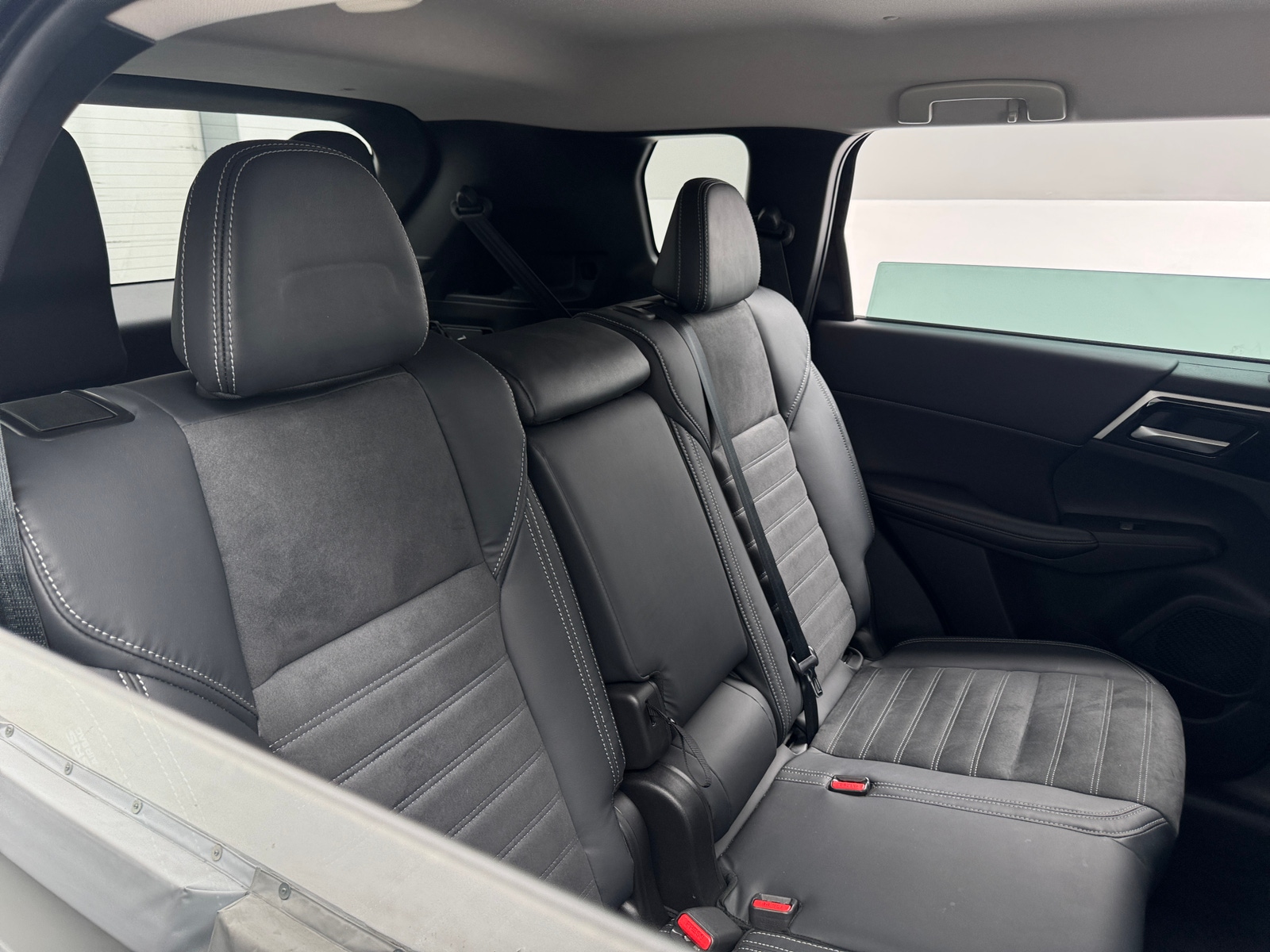 Thumbnail: 2023 Mitsubishi Outlander - 5