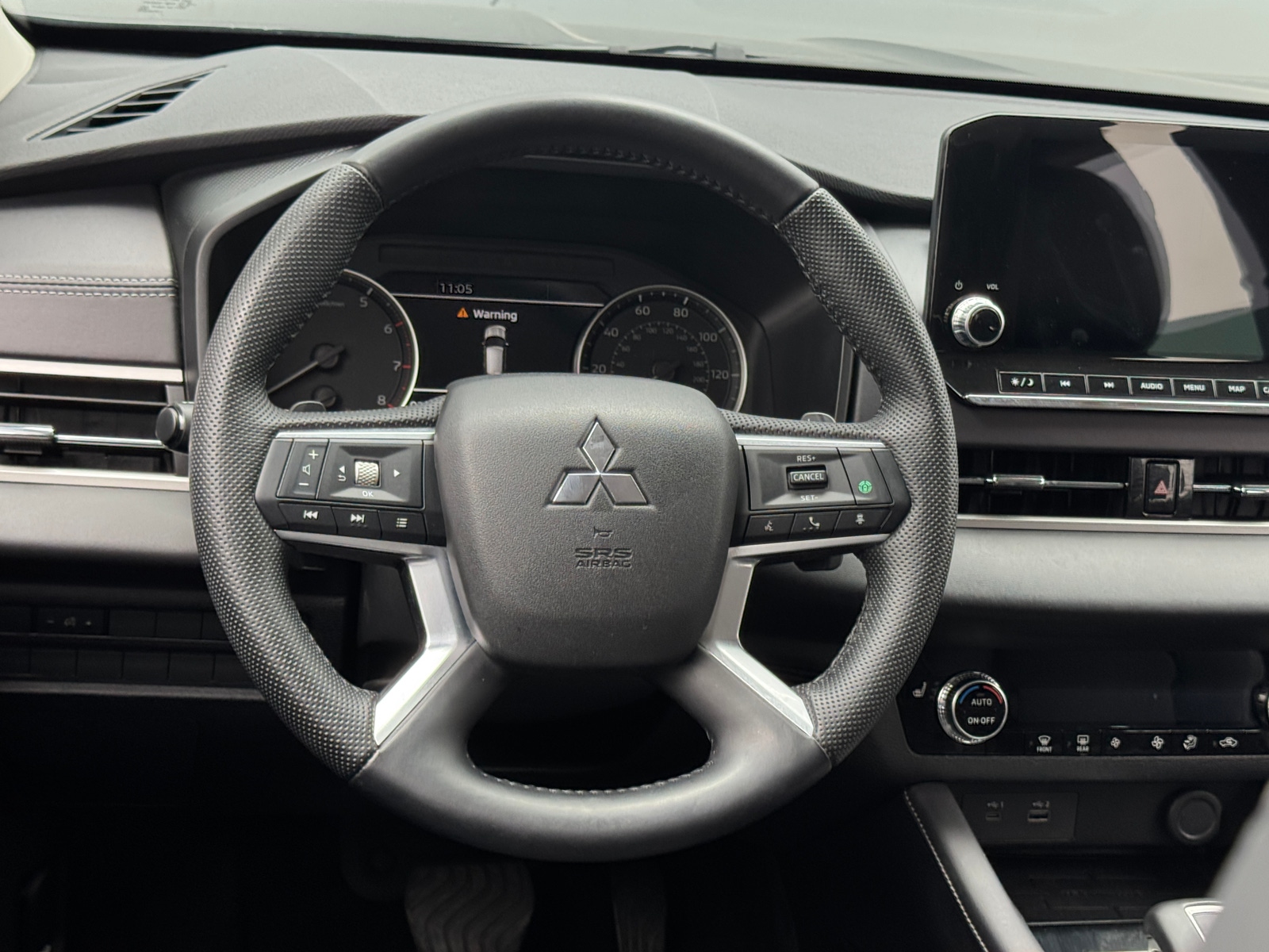 Thumbnail: 2023 Mitsubishi Outlander - 4