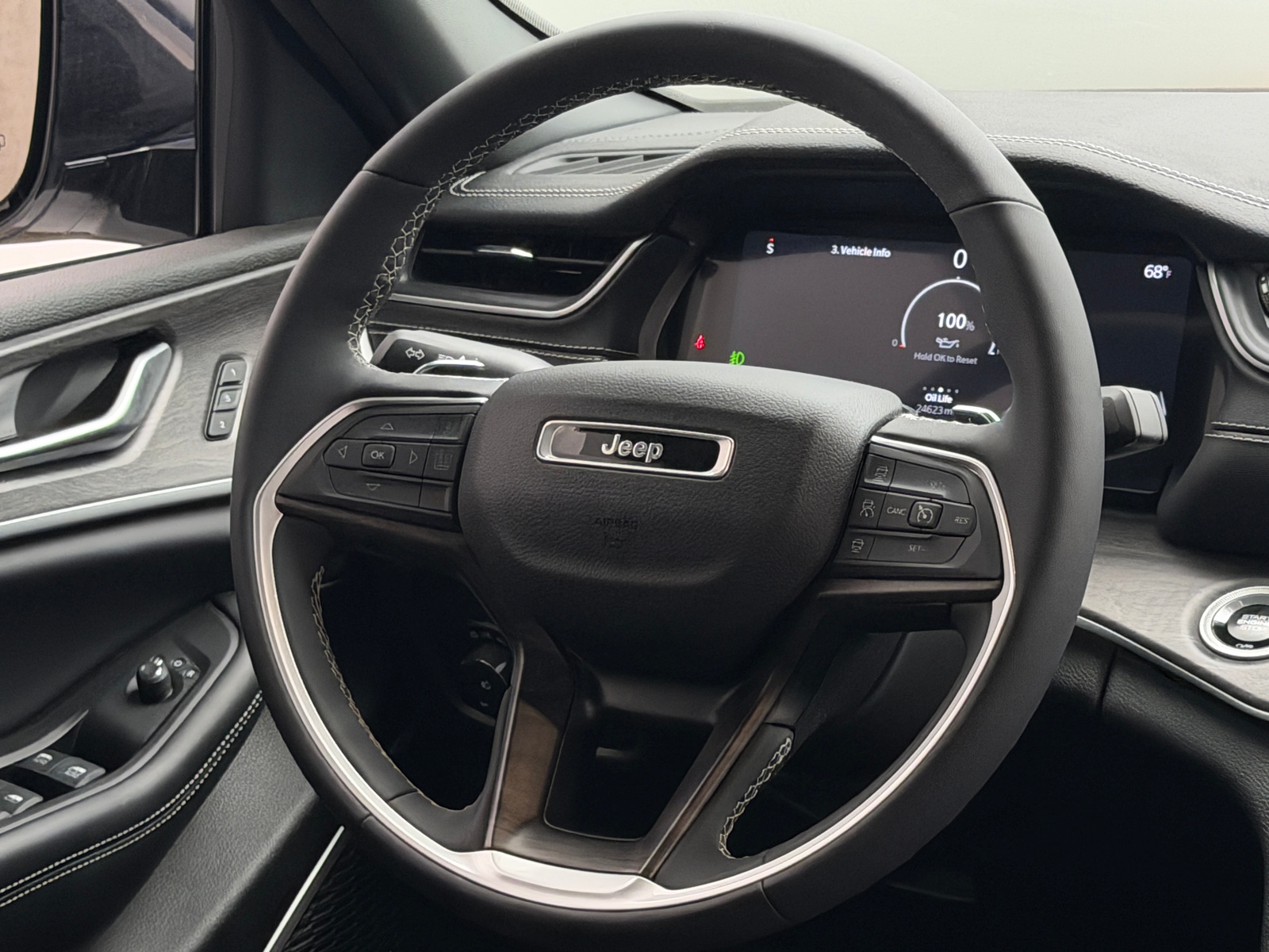 Thumbnail: 2024 Jeep Grand Cherokee L - 4