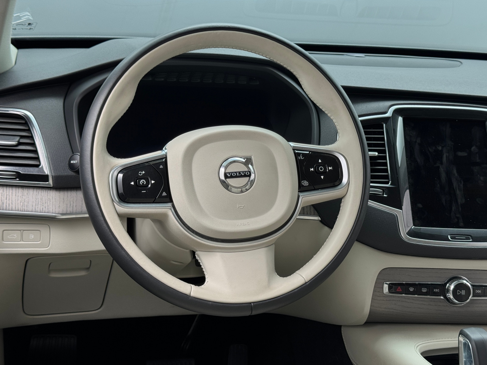 Thumbnail: 2025 Volvo XC90 - 4