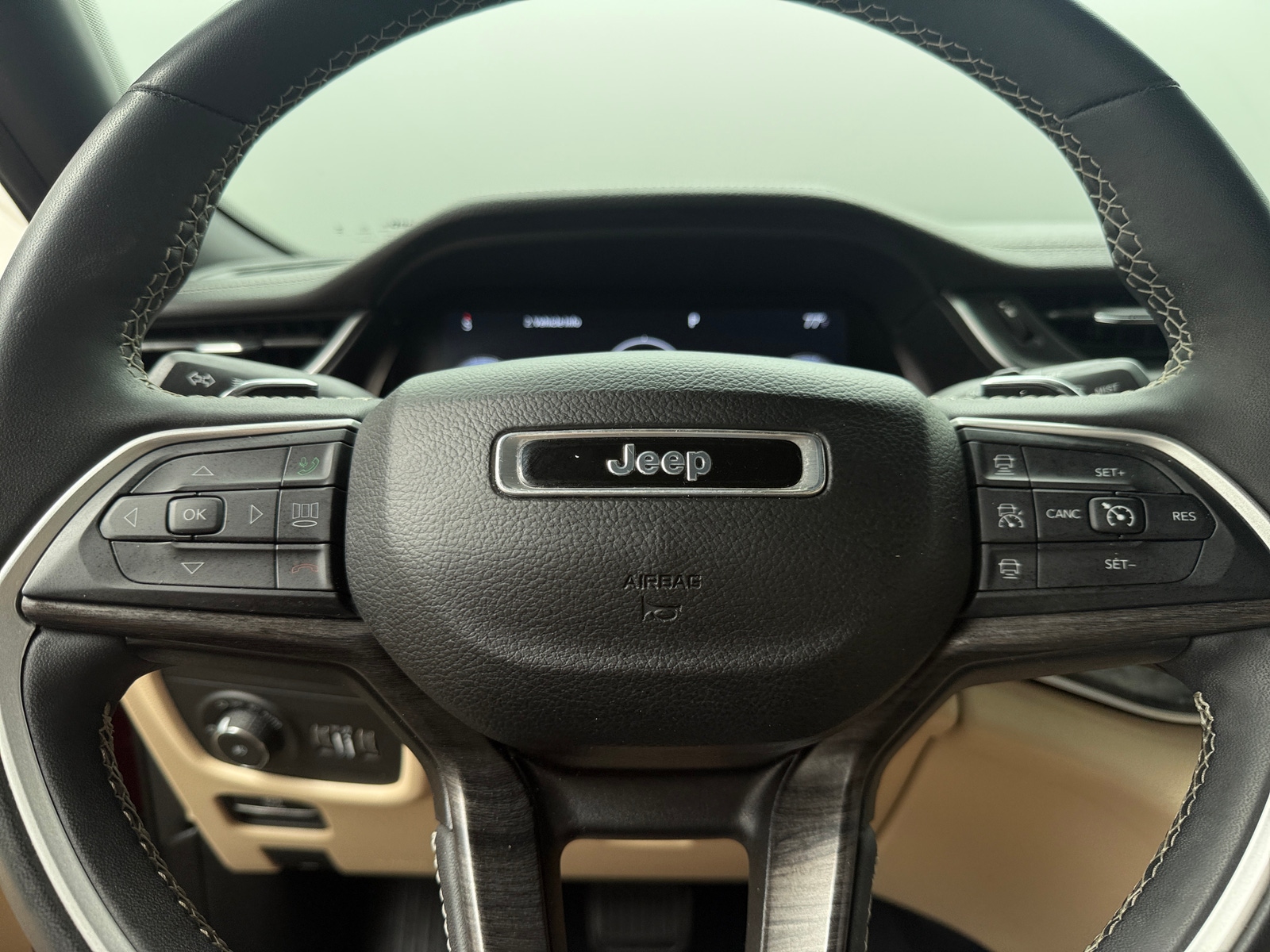 Thumbnail: 2023 Jeep Grand Cherokee L - 4