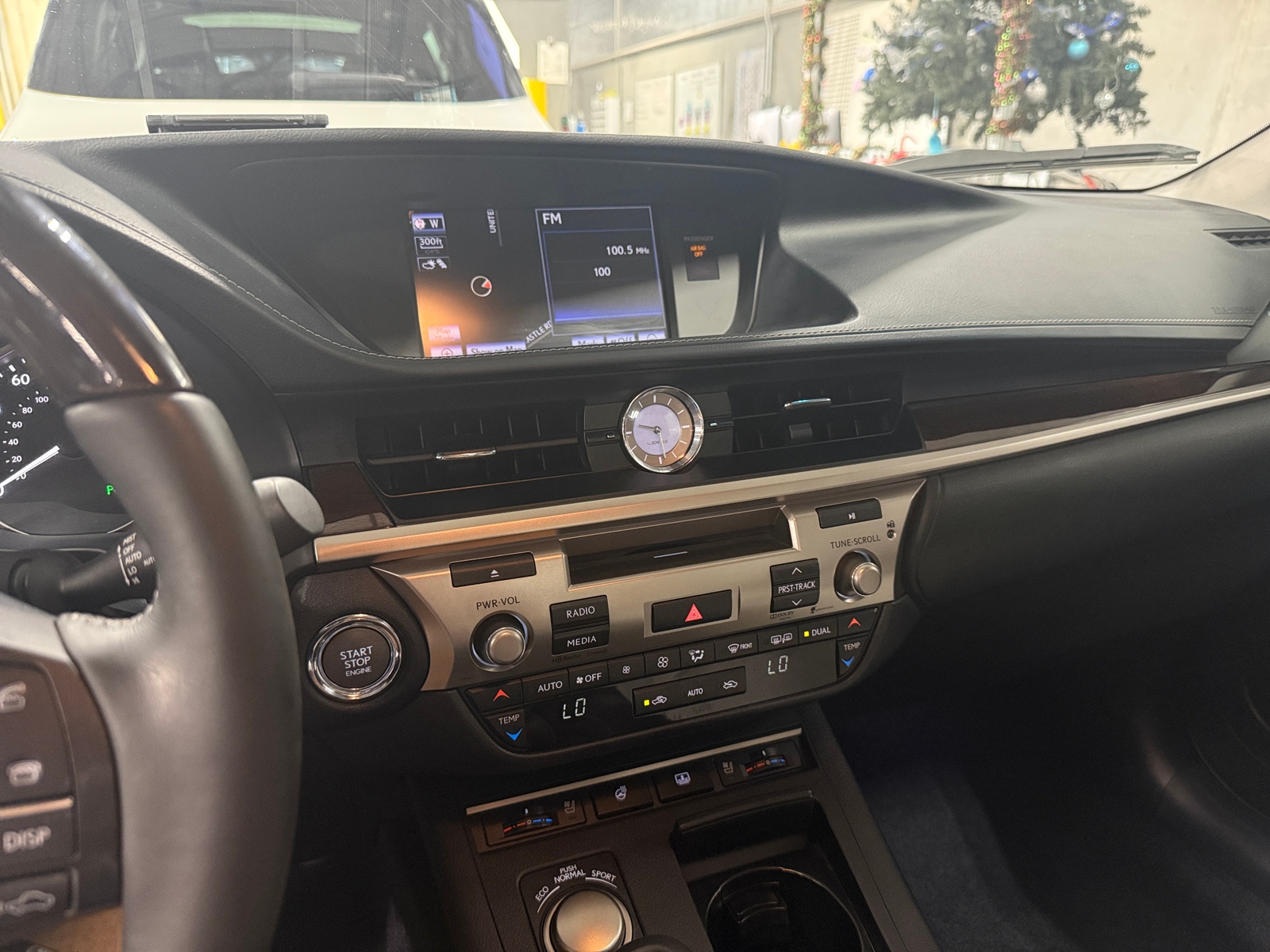 Thumbnail: 2014 Lexus ES - 3