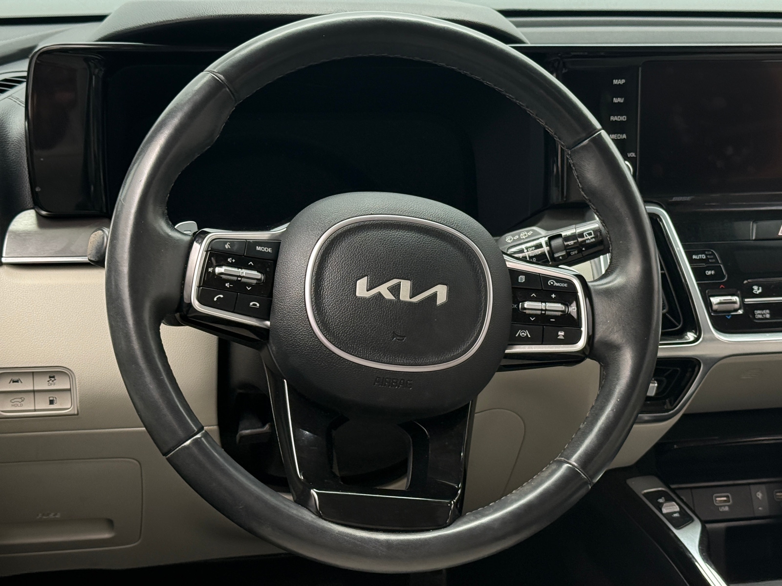 Thumbnail: 2023 Kia Sorento - 4