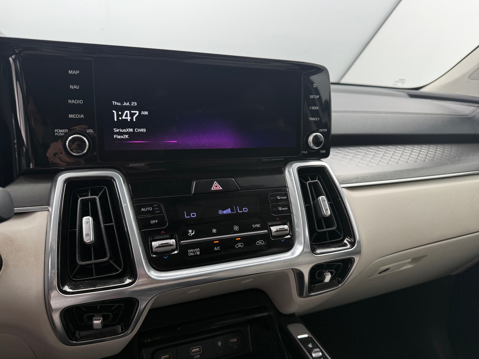 Thumbnail: 2023 Kia Sorento - 3
