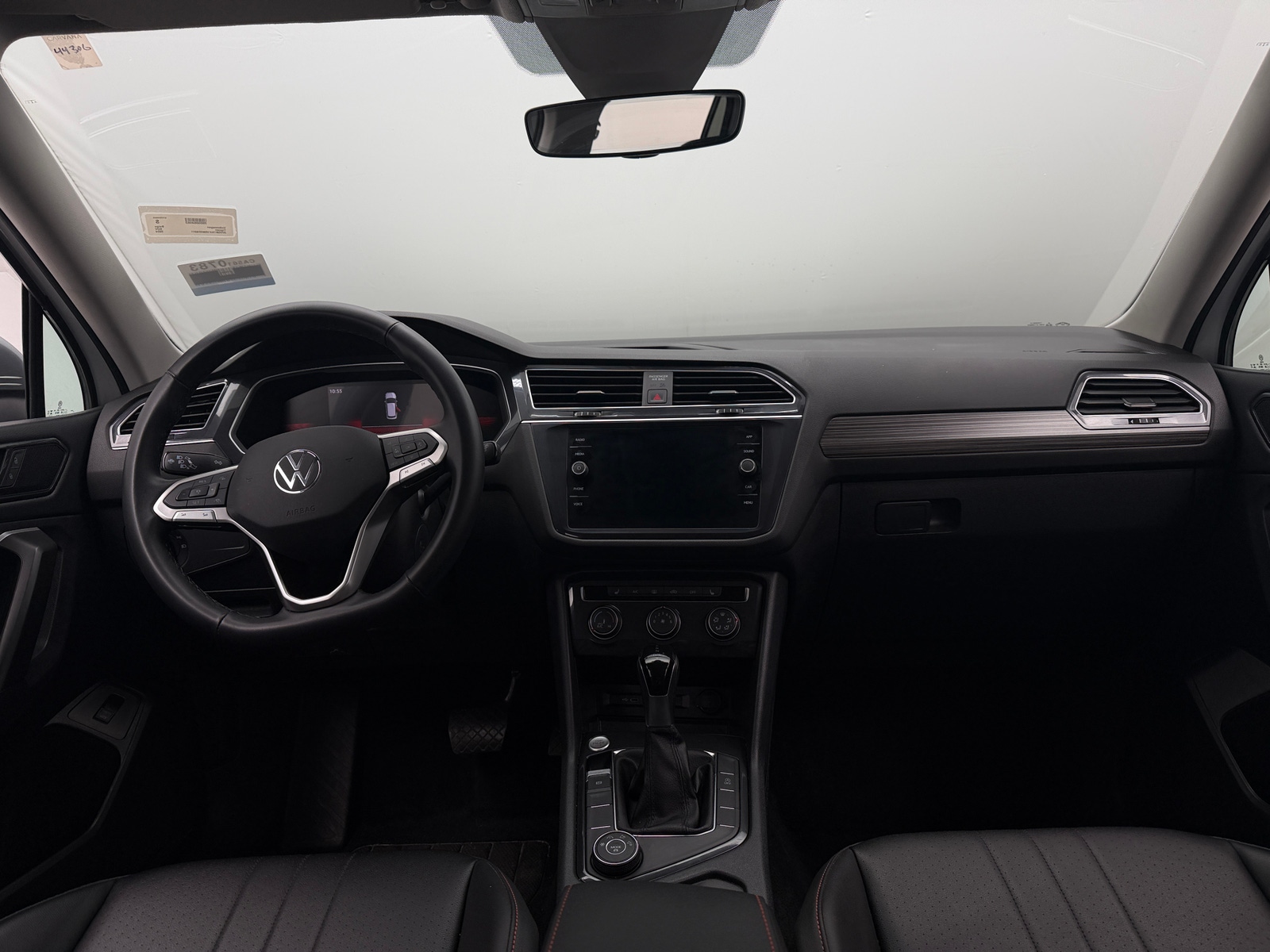 Thumbnail: 2024 Volkswagen Tiguan - 2
