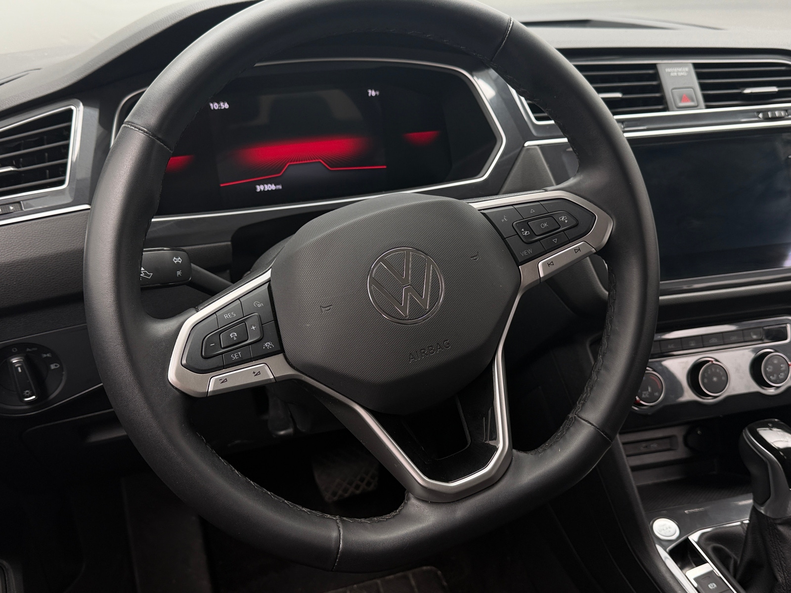 Thumbnail: 2024 Volkswagen Tiguan - 4