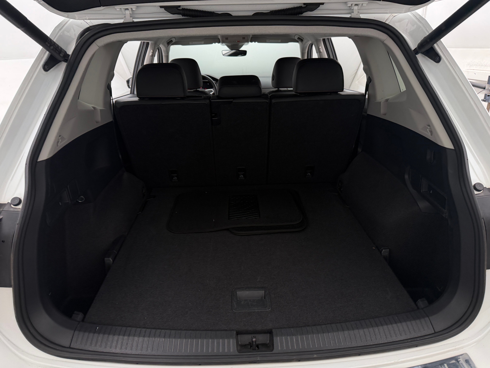 Thumbnail: 2024 Volkswagen Tiguan - 6