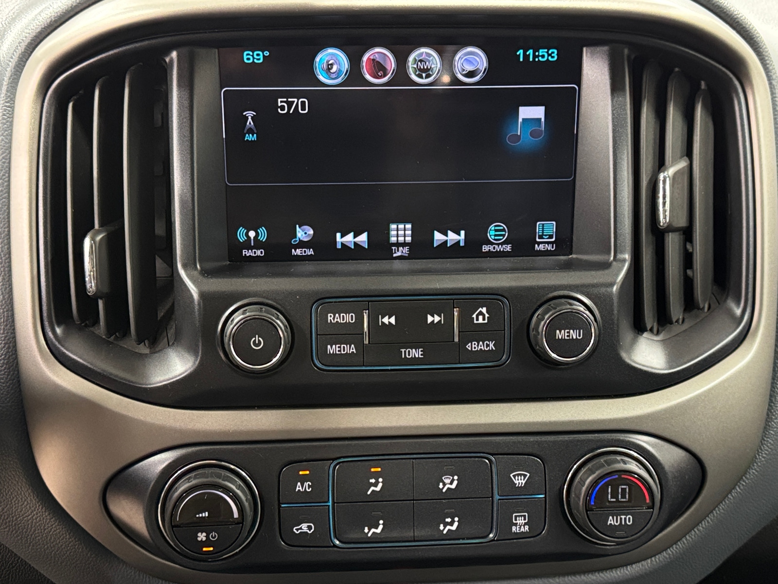 Thumbnail: 2016 Chevrolet Colorado - 3