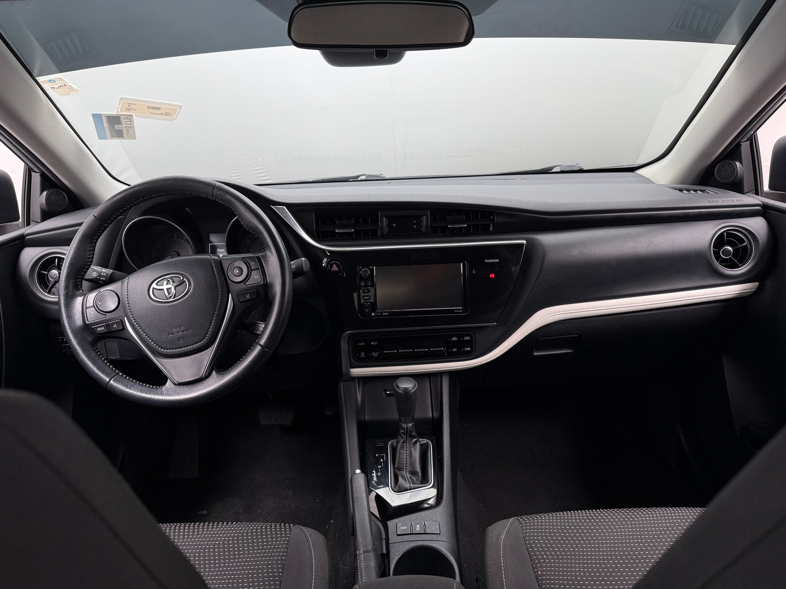 Thumbnail: 2018 Toyota Corolla iM - 3