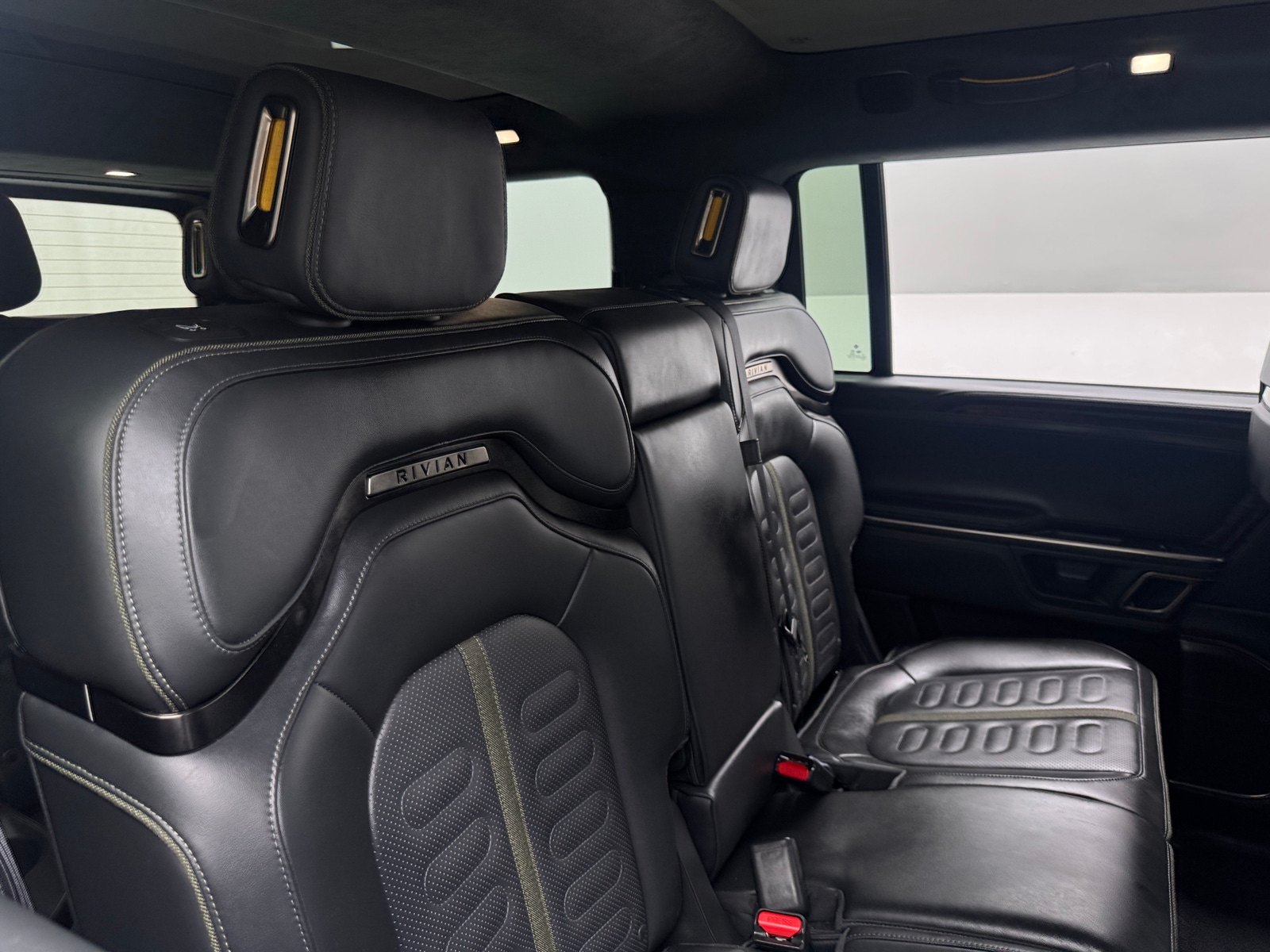 Thumbnail: 2024 Rivian R1S - 5