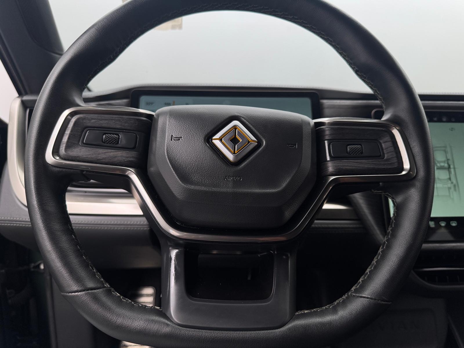 Thumbnail: 2024 Rivian R1S - 4