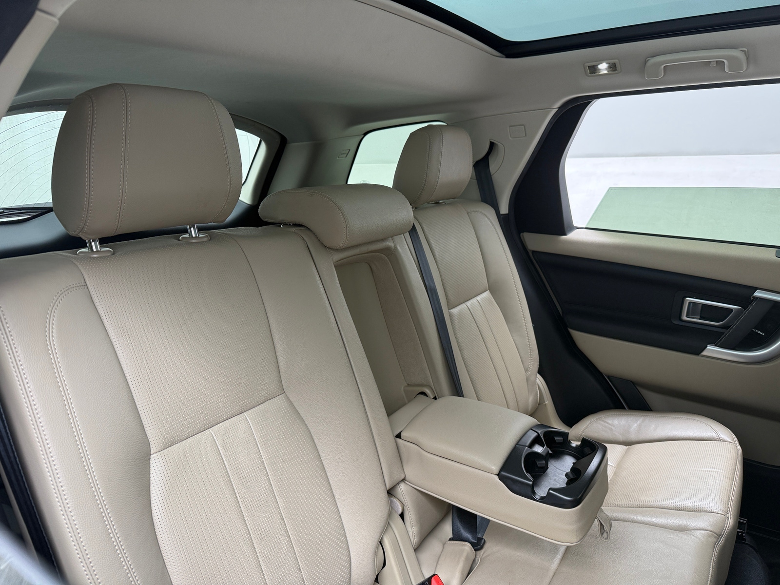 Thumbnail: 2018 Land Rover Discovery Sport - 5