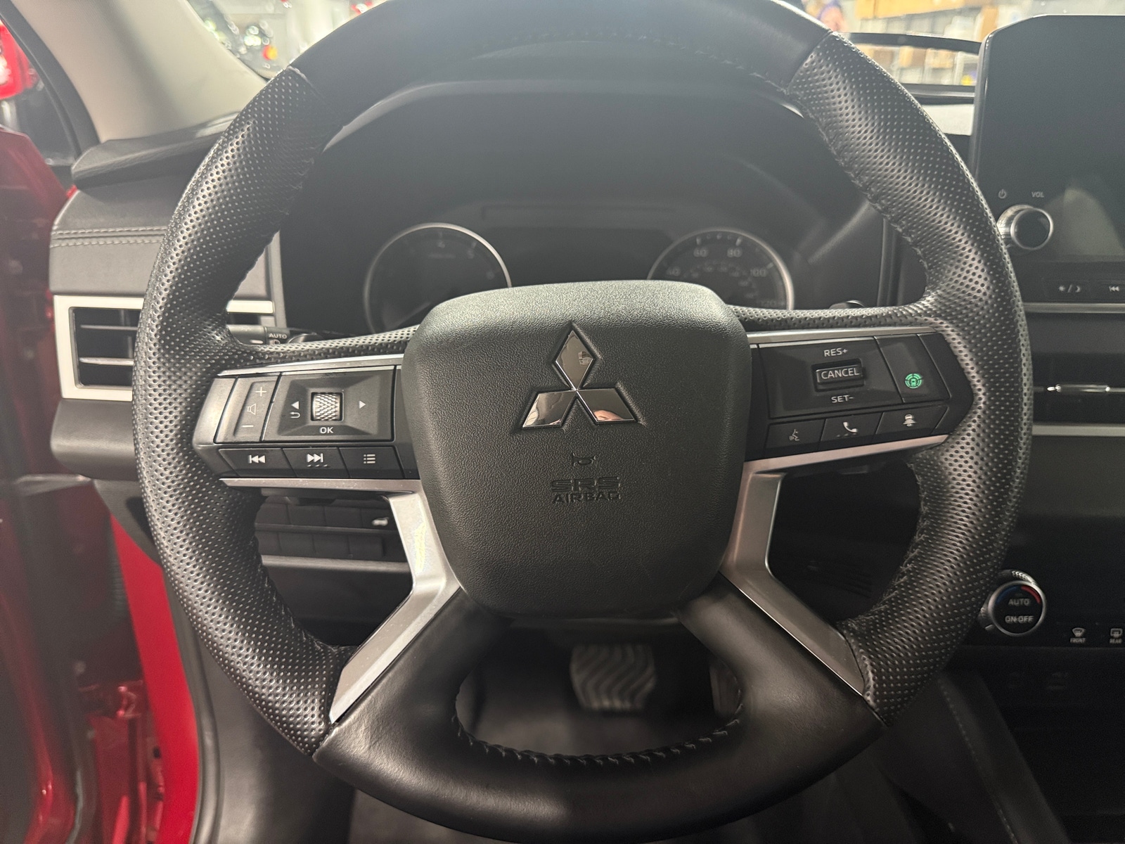 Thumbnail: 2024 Mitsubishi Outlander - 4