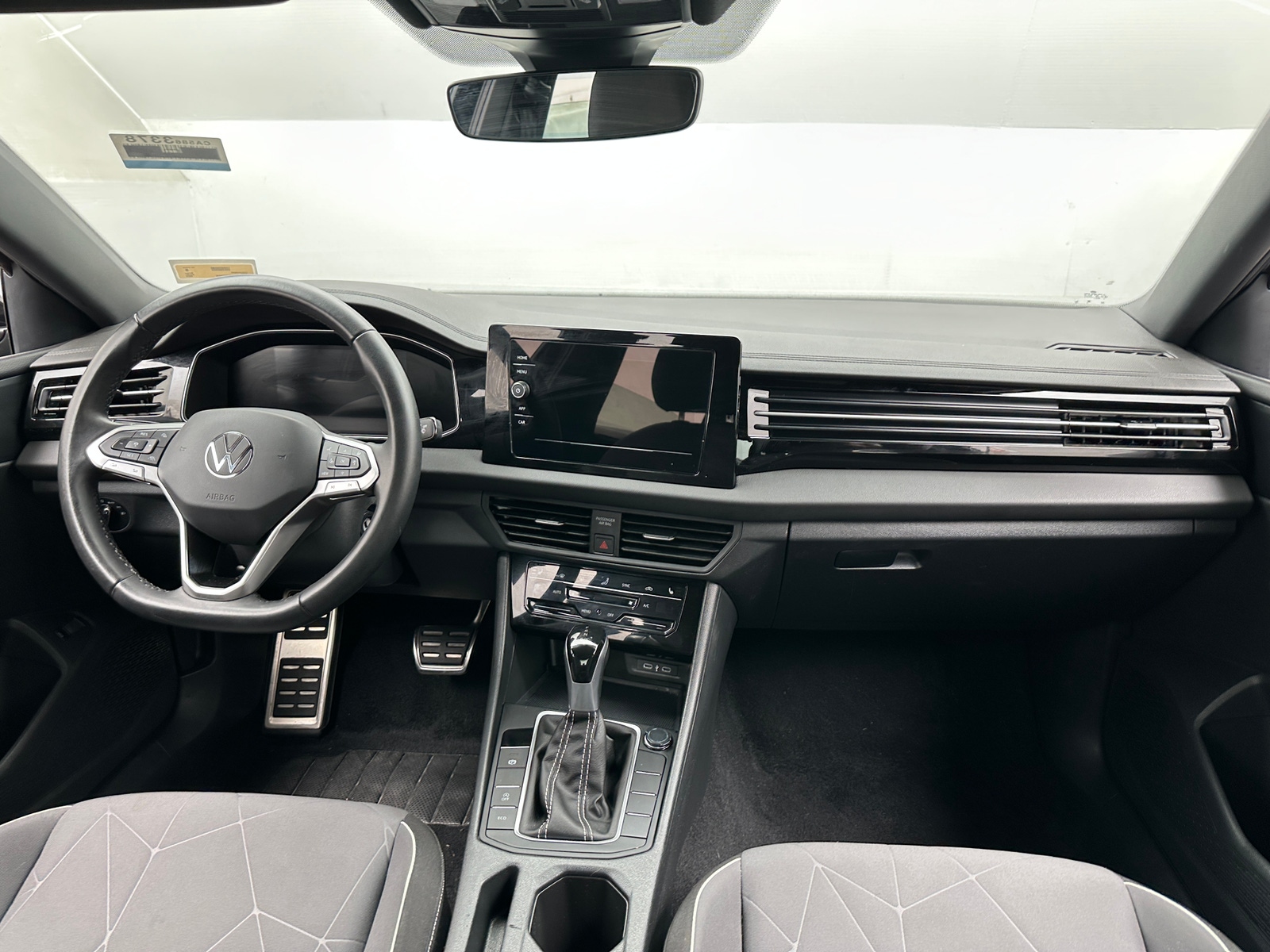 Thumbnail: 2025 Volkswagen Jetta - 3