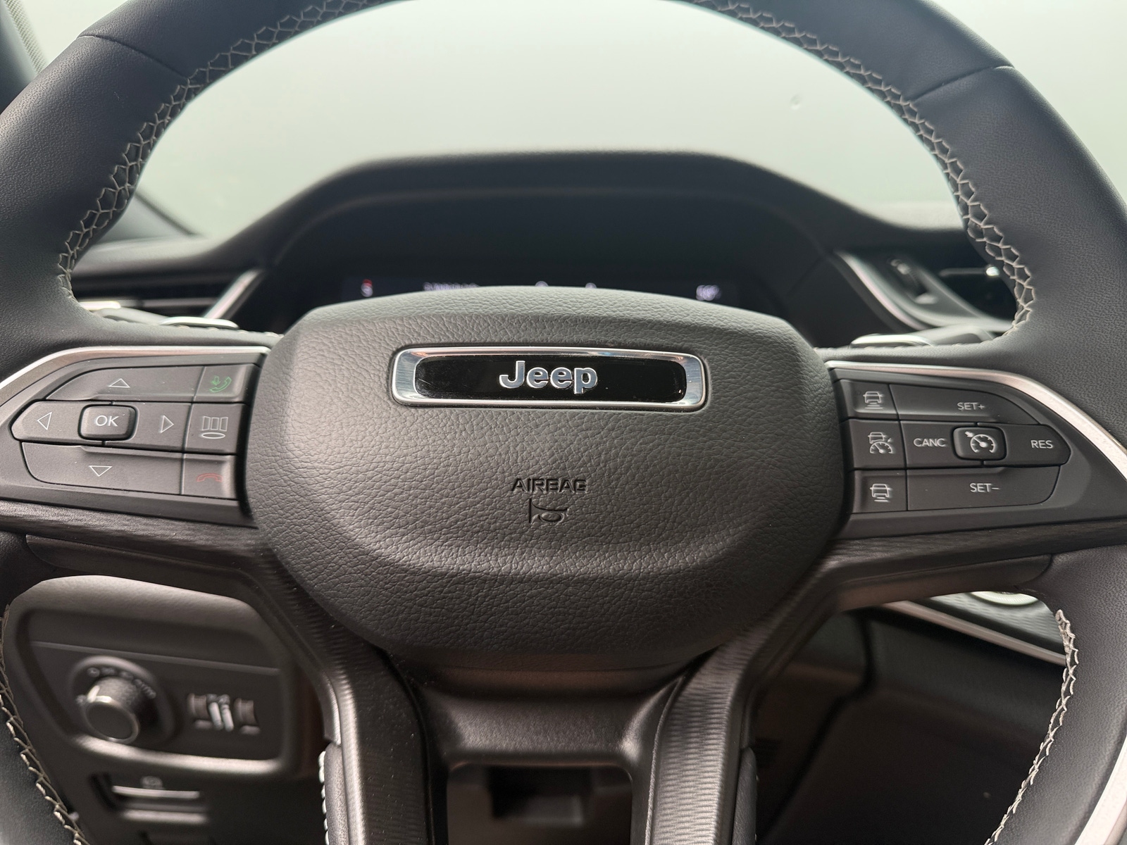 Thumbnail: 2024 Jeep Grand Cherokee - 5