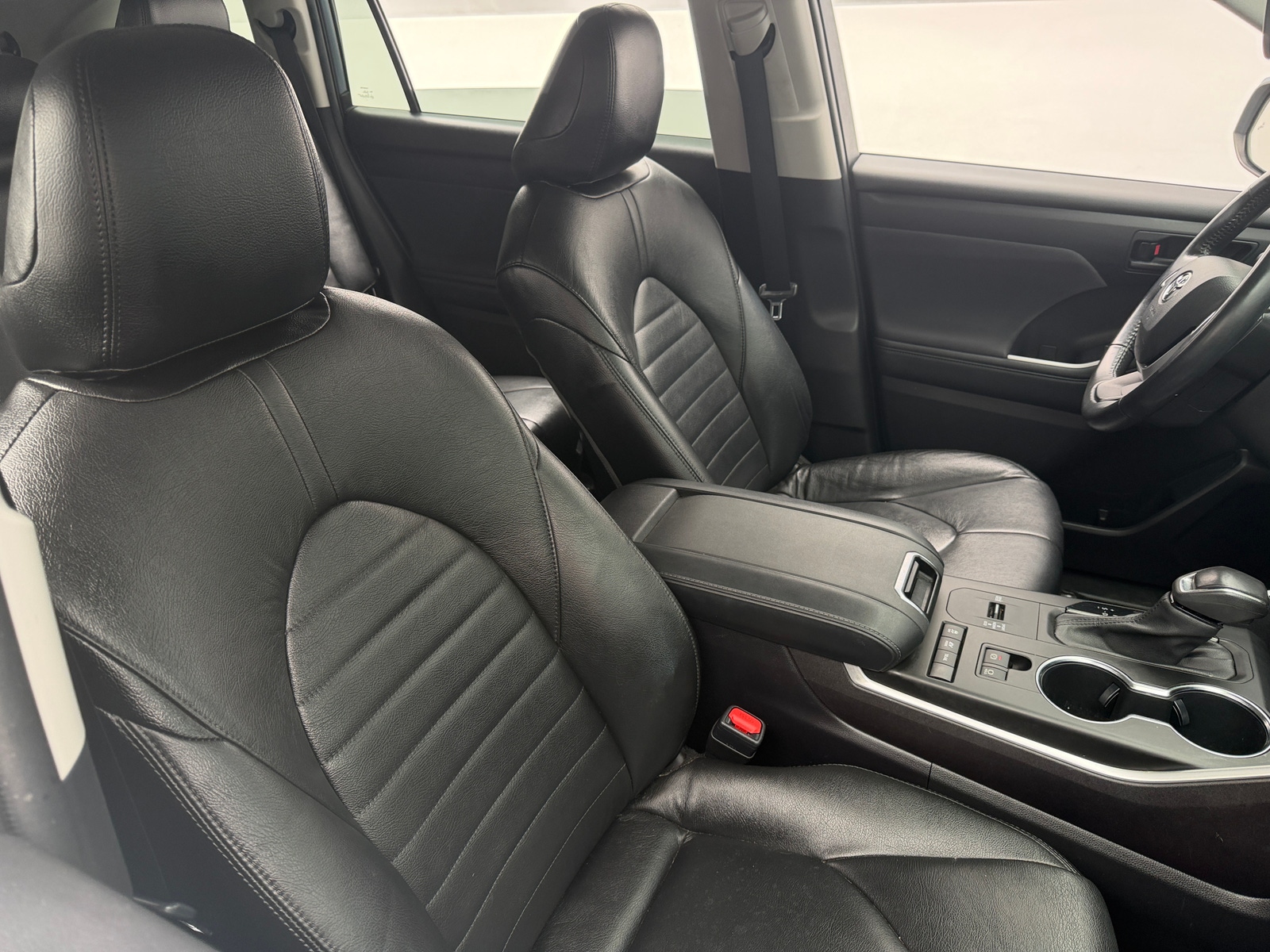 Thumbnail: 2022 Toyota Highlander - 2