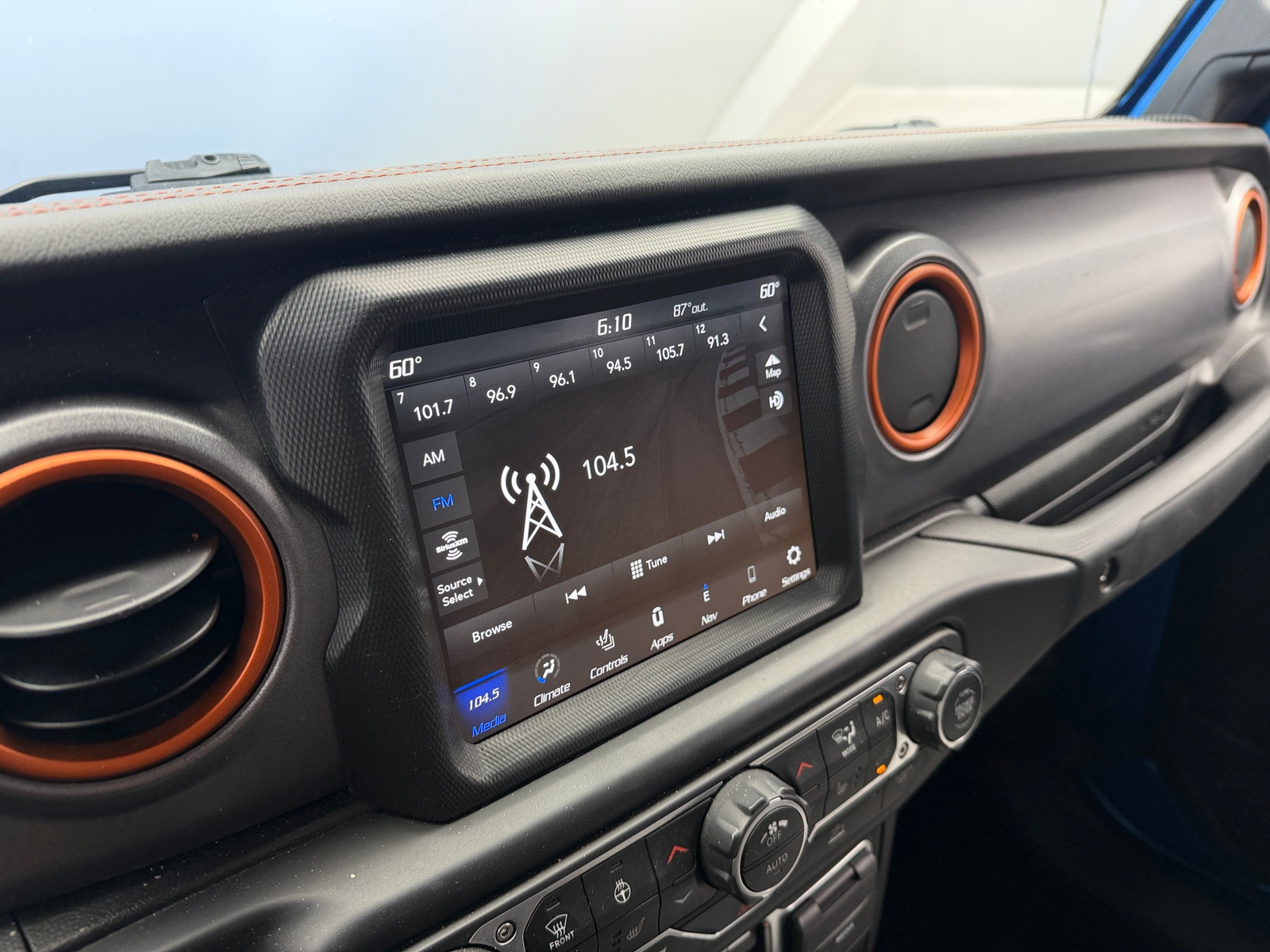 Thumbnail: 2022 Jeep Gladiator - 3