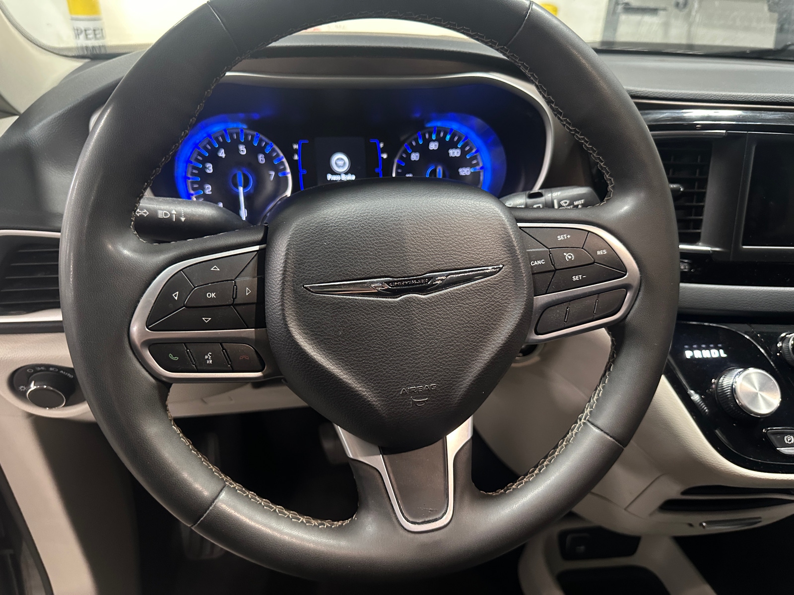 Thumbnail: 2023 Chrysler Voyager - 5